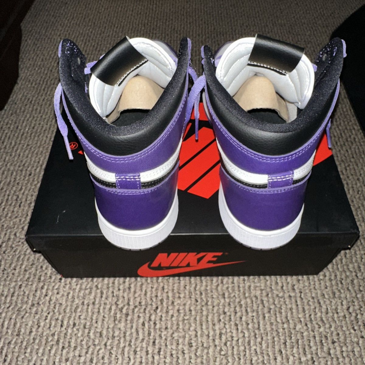 Jordan Brand × Nike Jordan 1 Retro High Court Purple White (GS) Size US 7 / EU 40 - 4 Thumbnail