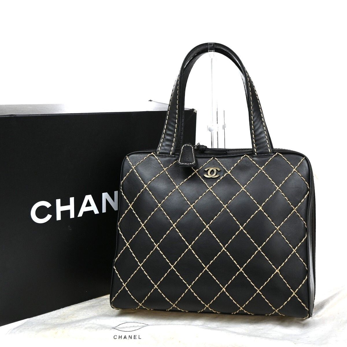 Chanel Chanel Surpique Zip Around Satchel Quilted Leather Size ONE SIZE - 1 Thumbnail