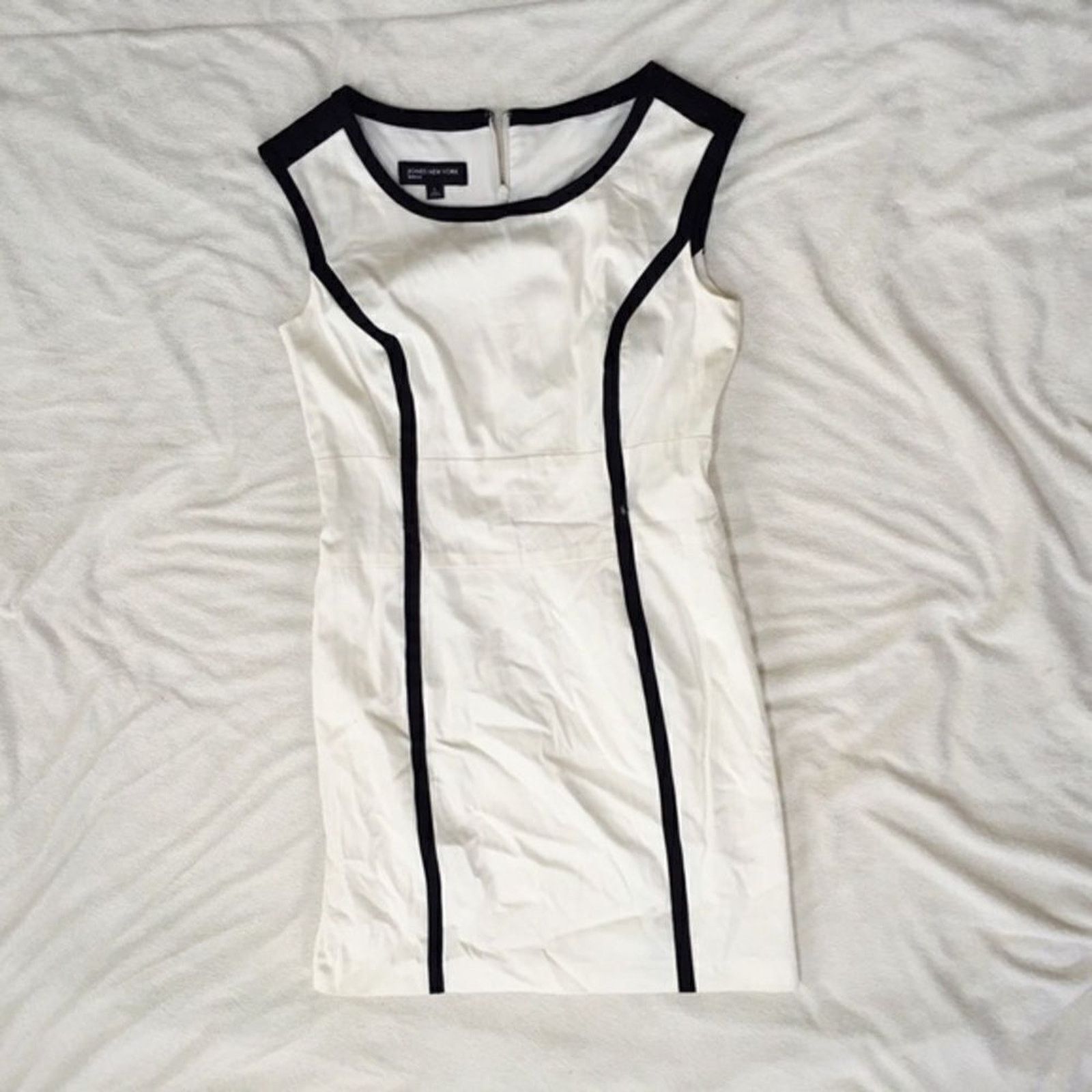 Jones New York Jones New York White Structured Sleeveless Dress | Sz 4 Size S / US 4 / IT 40 - 2 Thumbnail
