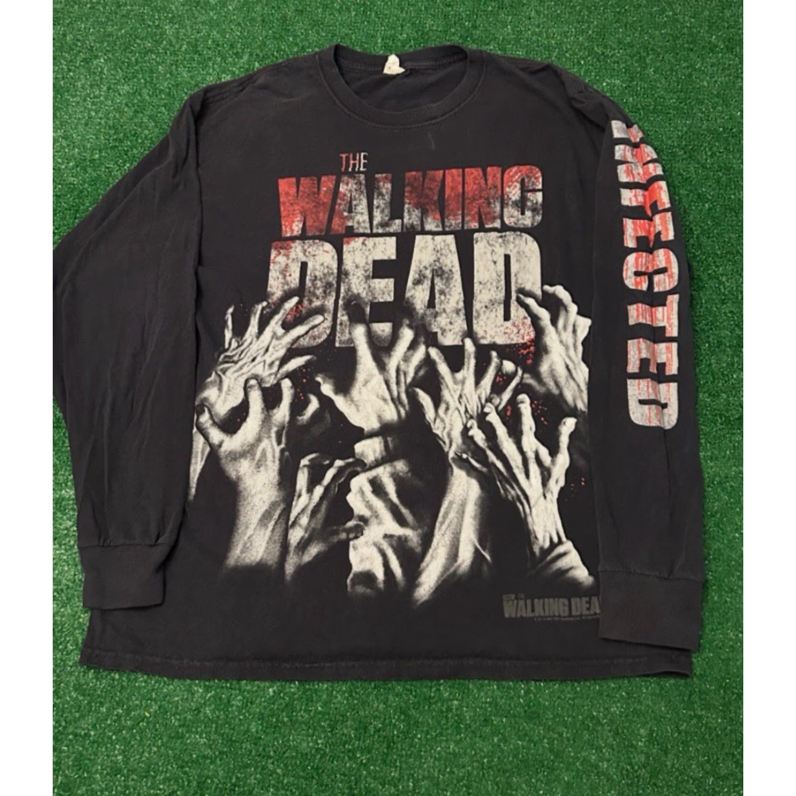 Gloverall VINTAGE The Walking Dead Zombie Infected All Over Long Sleeve 2013 Shirt Mens L Black Horror Movie Vintage Zombies Shirt Mens L Size US L / EU 52-54 / 3 - 5 Thumbnail