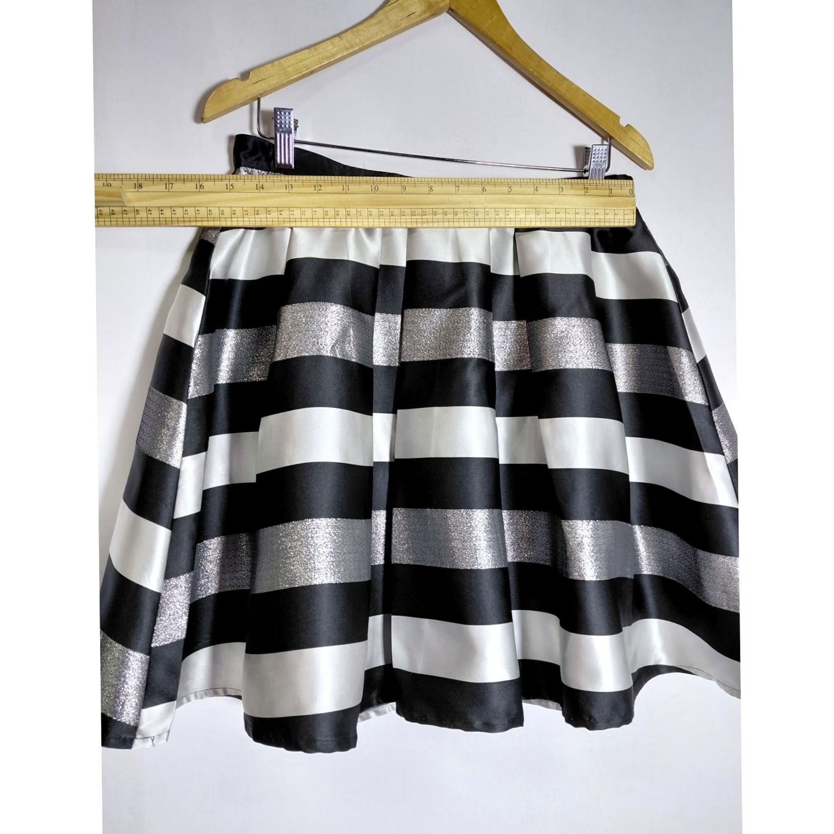 Vintage My Michelle Skirt Black Silver Striped Lightweight Short Mini Size 13 Women Size 34" / US 12 / IT 48 - 4 Thumbnail