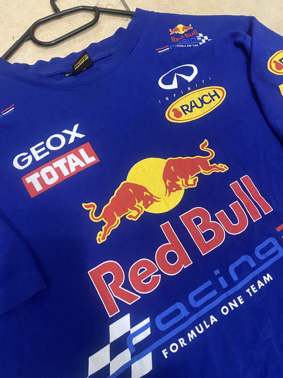 Formula 1 Vintage Red bull formula uno racing big logo tee 00s Size US XL / EU 56 / 4 - 5 Thumbnail