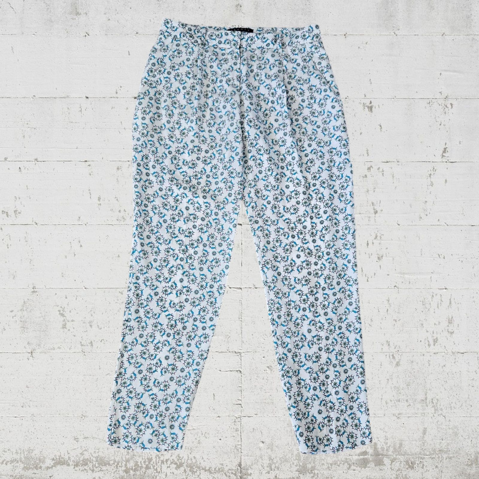 Theory White Blue Floral Silk Tapered Boho Whimsy Trousers Size 0 Size 25" / US 0 / IT 36 - 3 Thumbnail