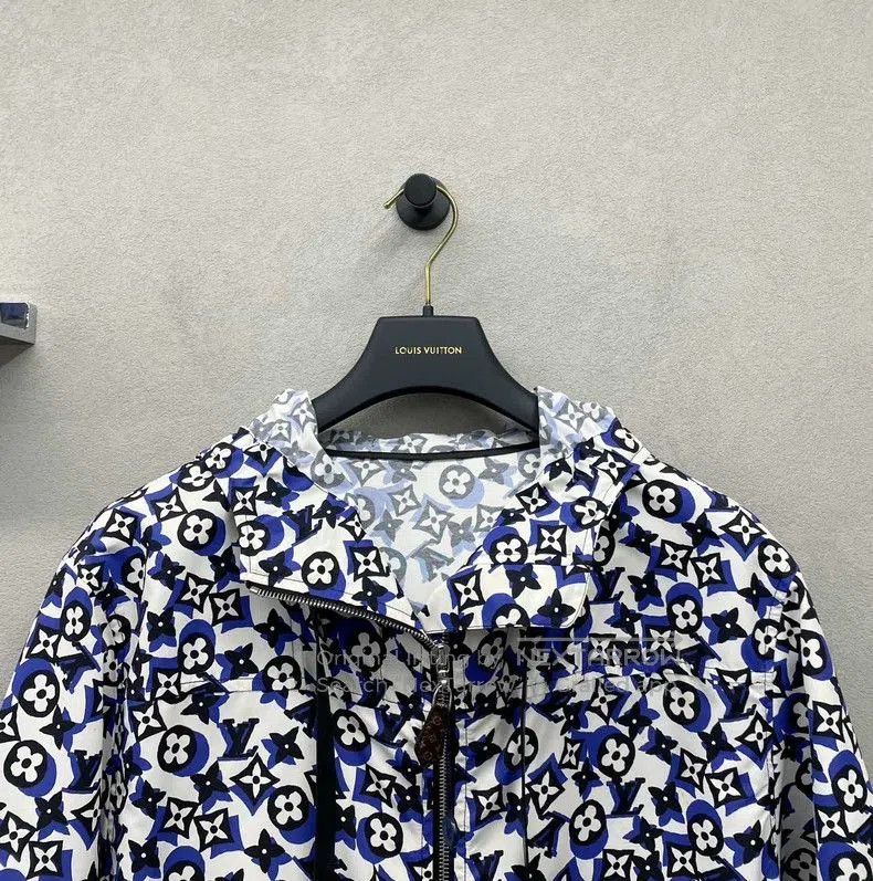 Louis Vuitton LV Monogram Print. Size US S / EU 44-46 / 1 - 3 Thumbnail