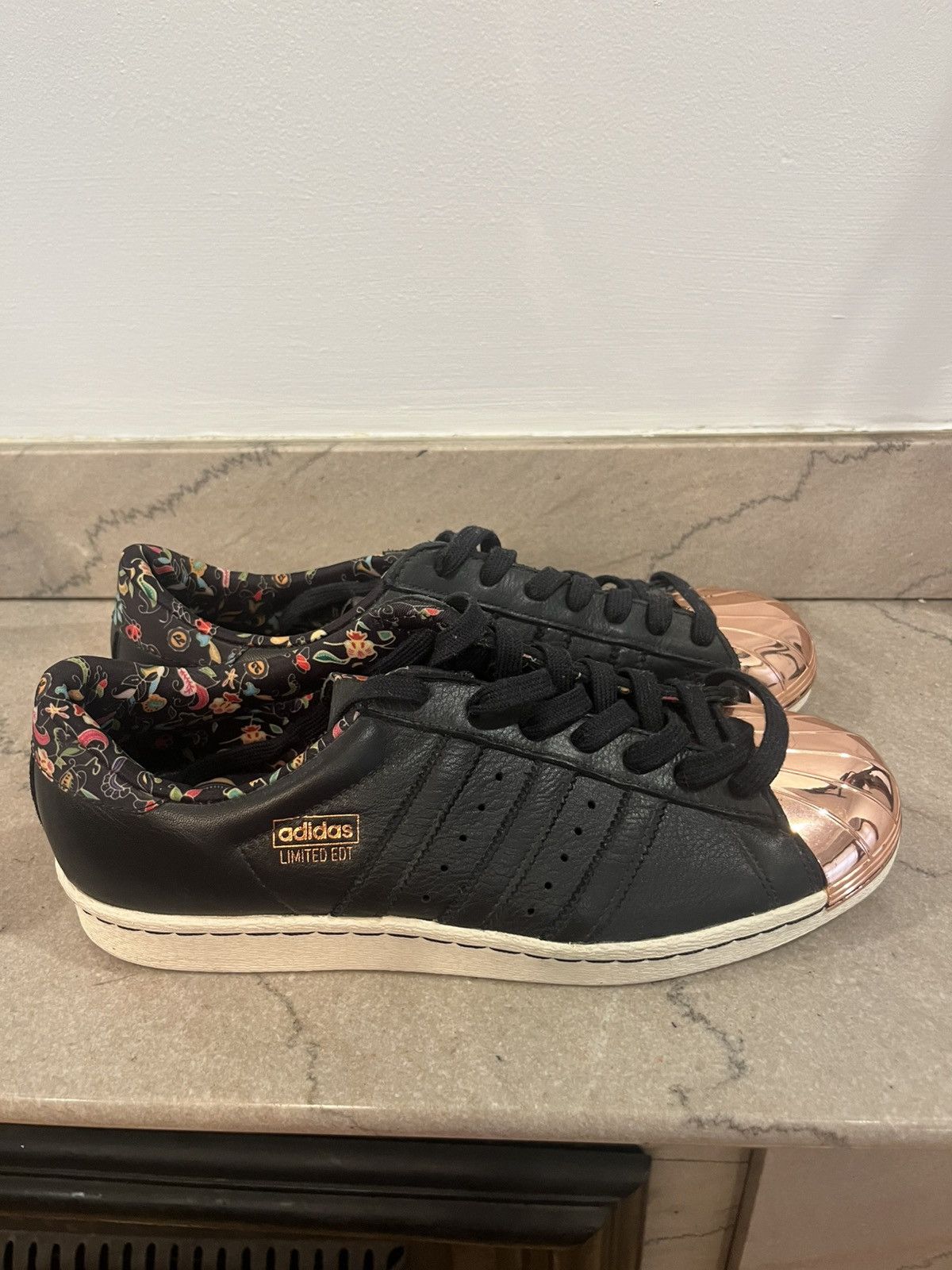 Adidas Limited edition floral copper shelltoe Size US 8 / EU 41 - 3 Thumbnail