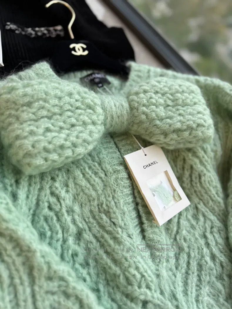 Chanel Chanel 25k super cute mint green cartoon big sweater Size XS / US 0-2 / IT 36-38 - 2 Thumbnail