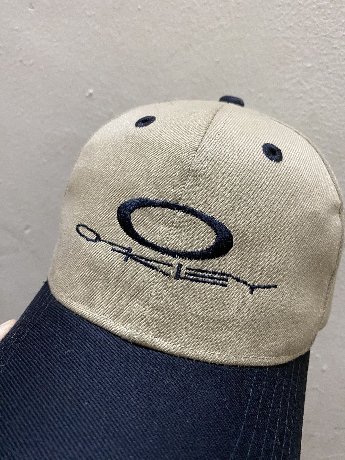 Oakley × Vintage Vintage Unworn Oakley Two Tone 90' Logo Hat Size ONE SIZE - 1 Thumbnail