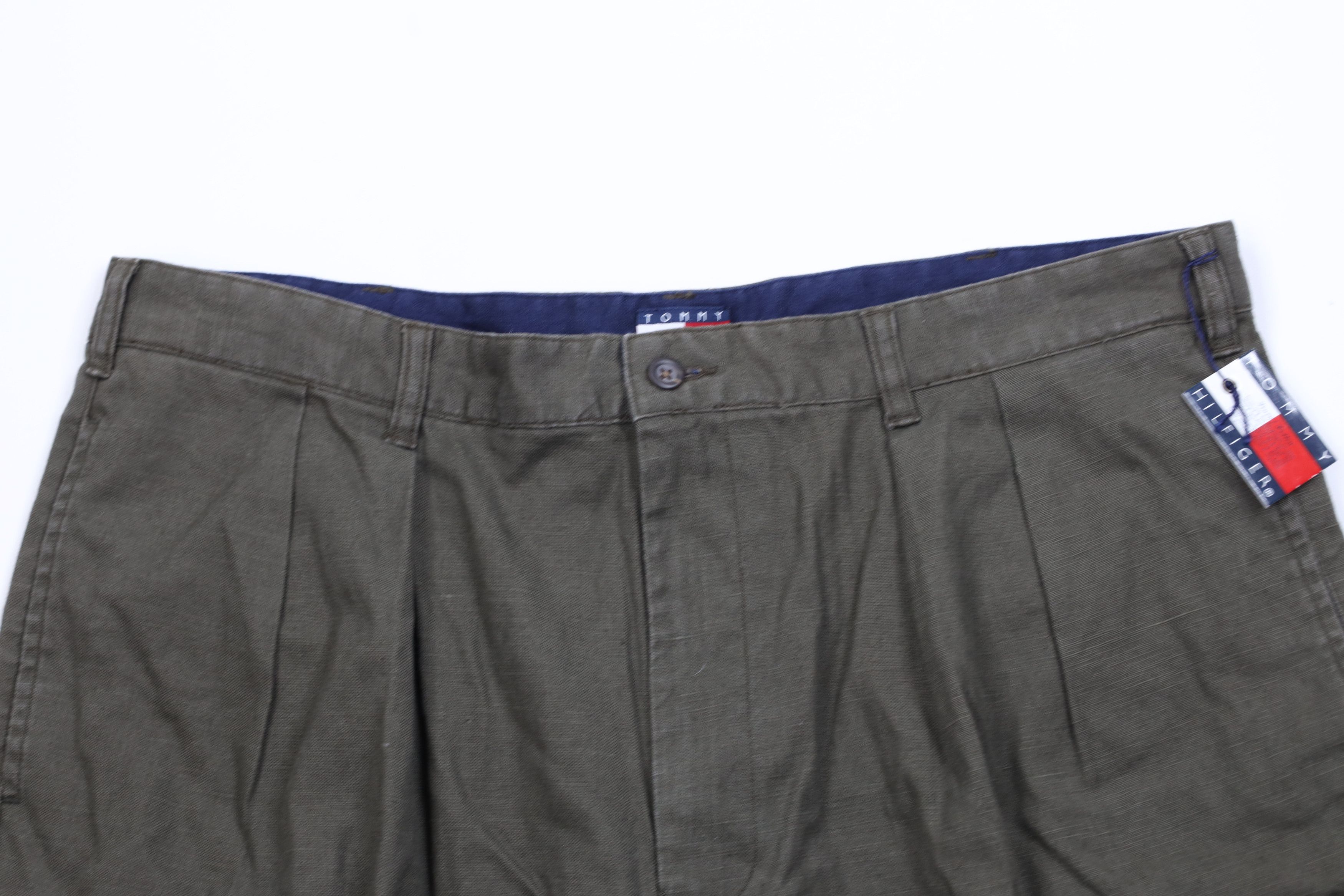 Tommy Hilfiger Deadstock Vintage 90s Tommy Hilfiger Pleated Chino Shorts Size US 38 / EU 54 - 2 Thumbnail