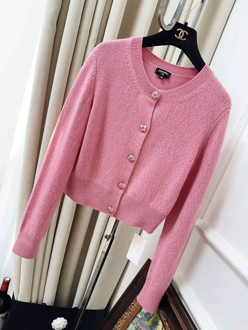 Chanel Chanel Flower glazed buckle pink round neck long sleeves Size XS / US 0-2 / IT 36-38 - 1 Thumbnail