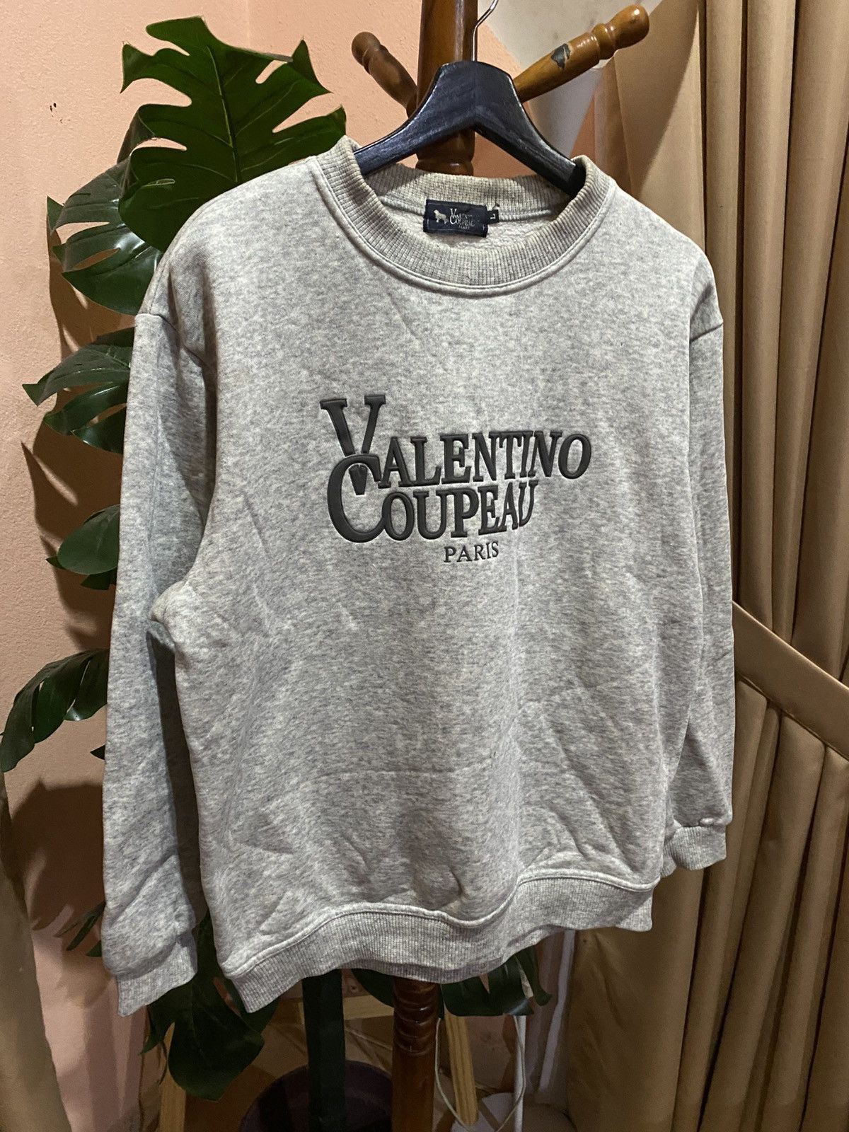 Vintage Vintage Valentino Coupeau Paris Grey Sweatshirt Unisex Size US M / EU 48-50 / 2 - 5 Thumbnail