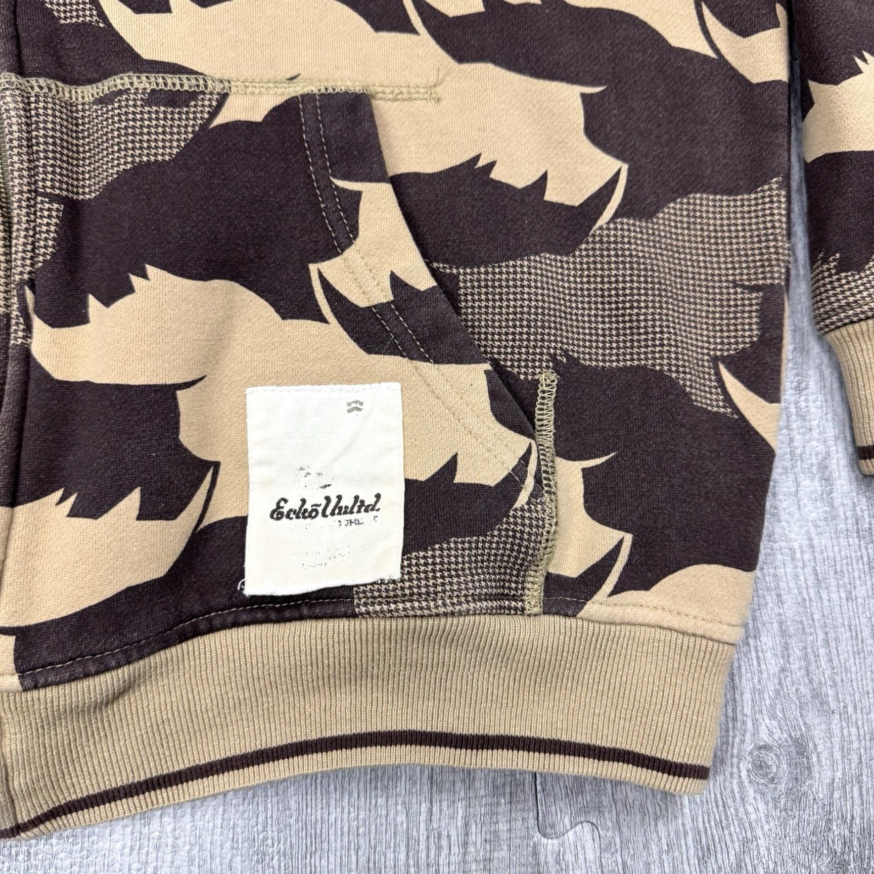Ecko Unltd. VTG ECKO UNLTD FULL ZIP HOODIE RHINO CAMO GRAPHIC PRINT SKATE MULTI COLOR MENS M SIZE M Size US M / EU 48-50 / 2 - 3 Thumbnail