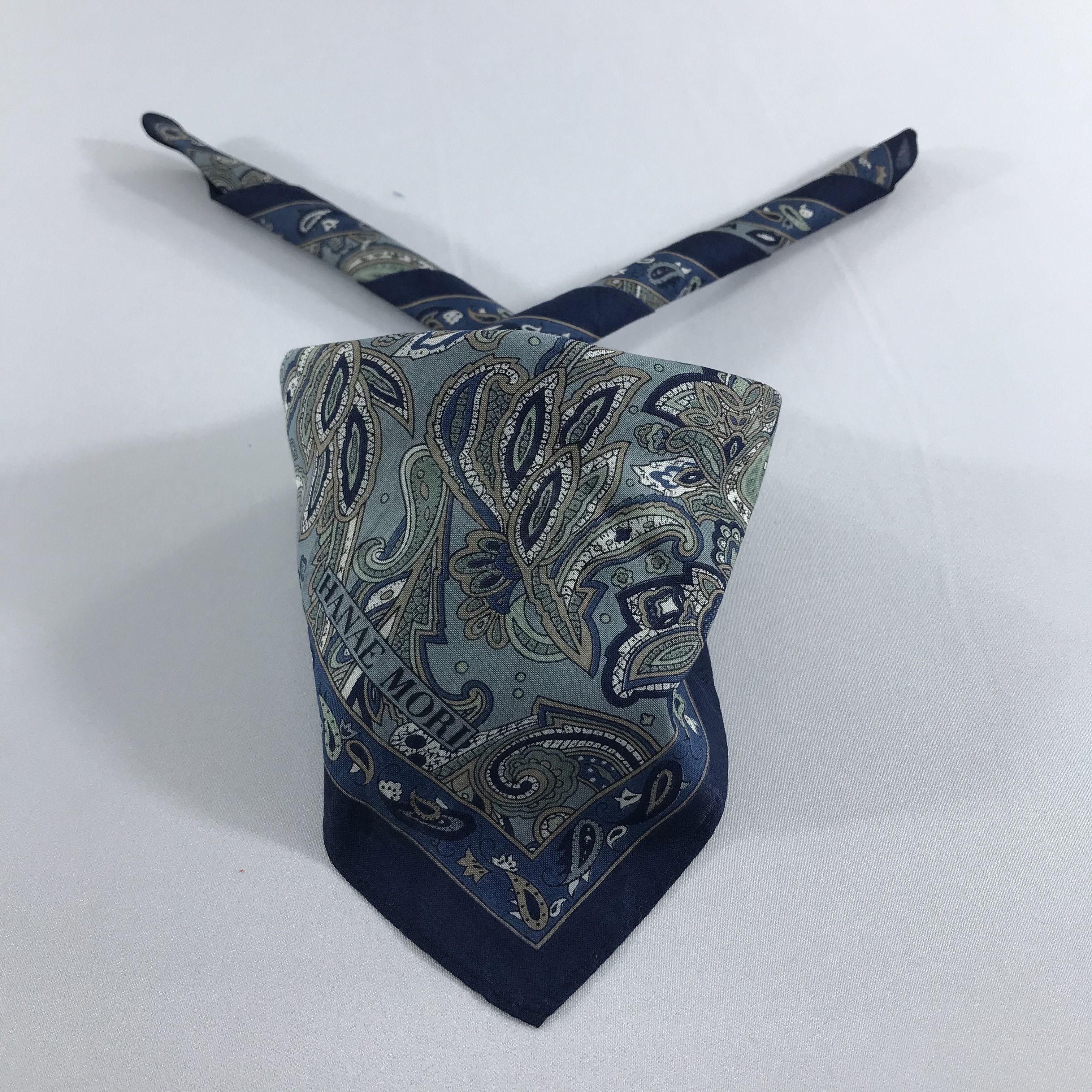 Hanae Mori Hanae Mori Paisley Handkerchief Neckerchief Bandana H1146 Size ONE SIZE - 1 Thumbnail