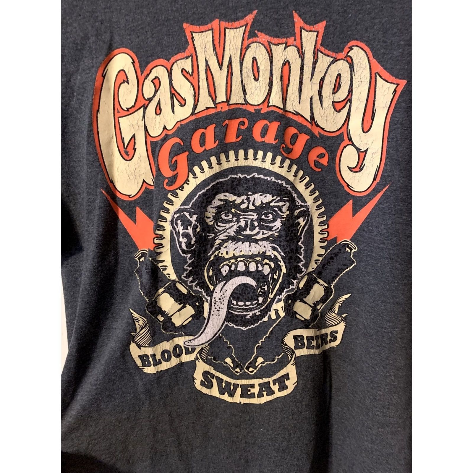 Gildan VINTAGE Gas Monket Garage Gray Mens Short Sleeve T Shirt SZ M #1085 Size US M / EU 48-50 / 2 - 3 Thumbnail