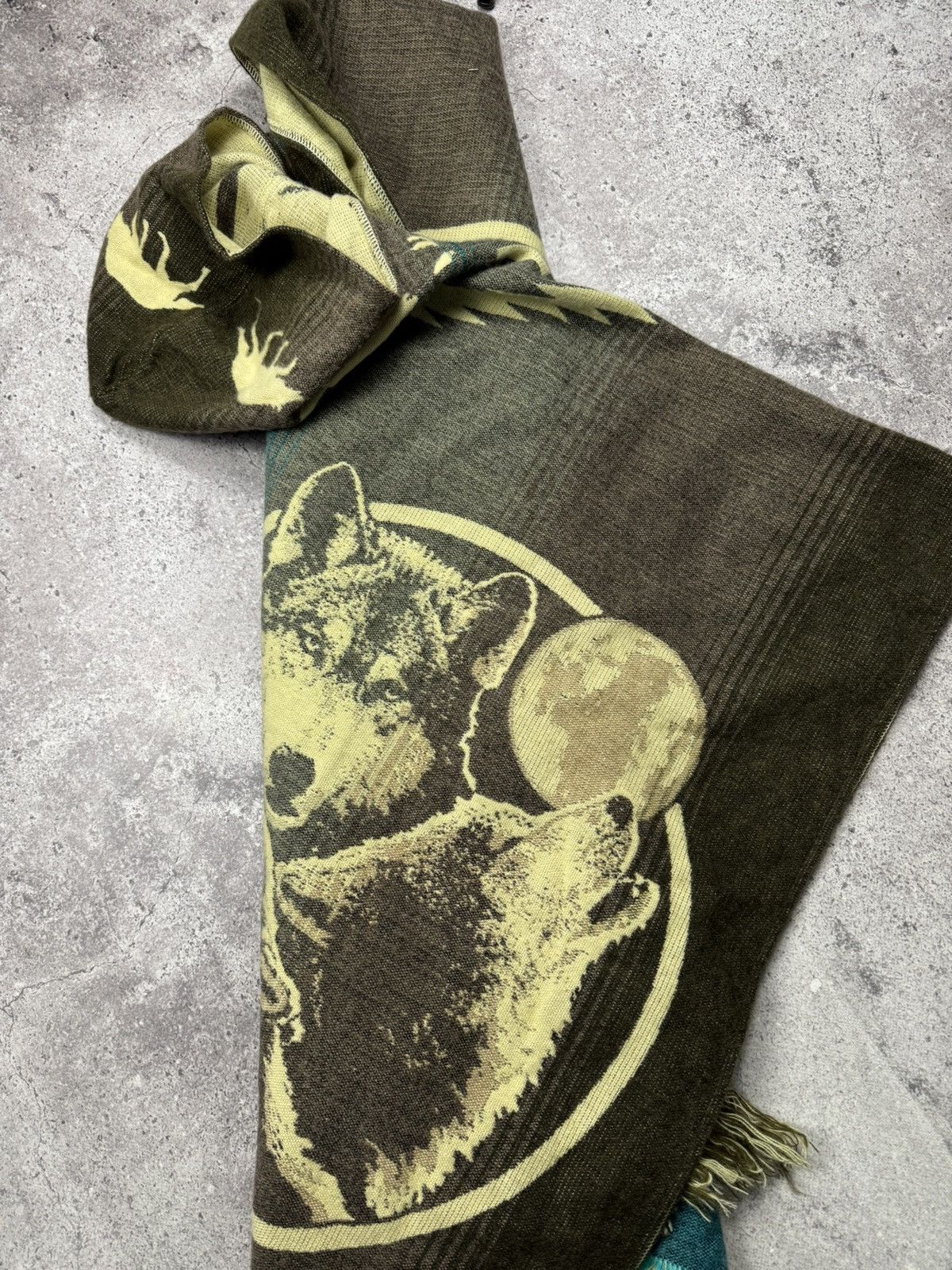 Japanese Brand 🇯🇵OVERPRINTED WOLF FREE SIZE SLEEVE LESS WOLF PONCHOS HOODIES Size US XL / EU 56 / 4 - 10 Thumbnail
