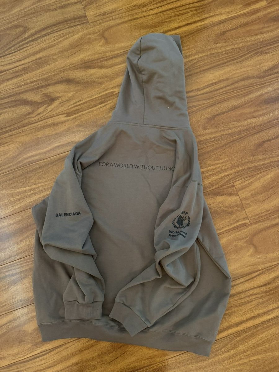 Balenciaga Balenciaga World Food Programme Size US XL / EU 56 / 4 - 2 Thumbnail