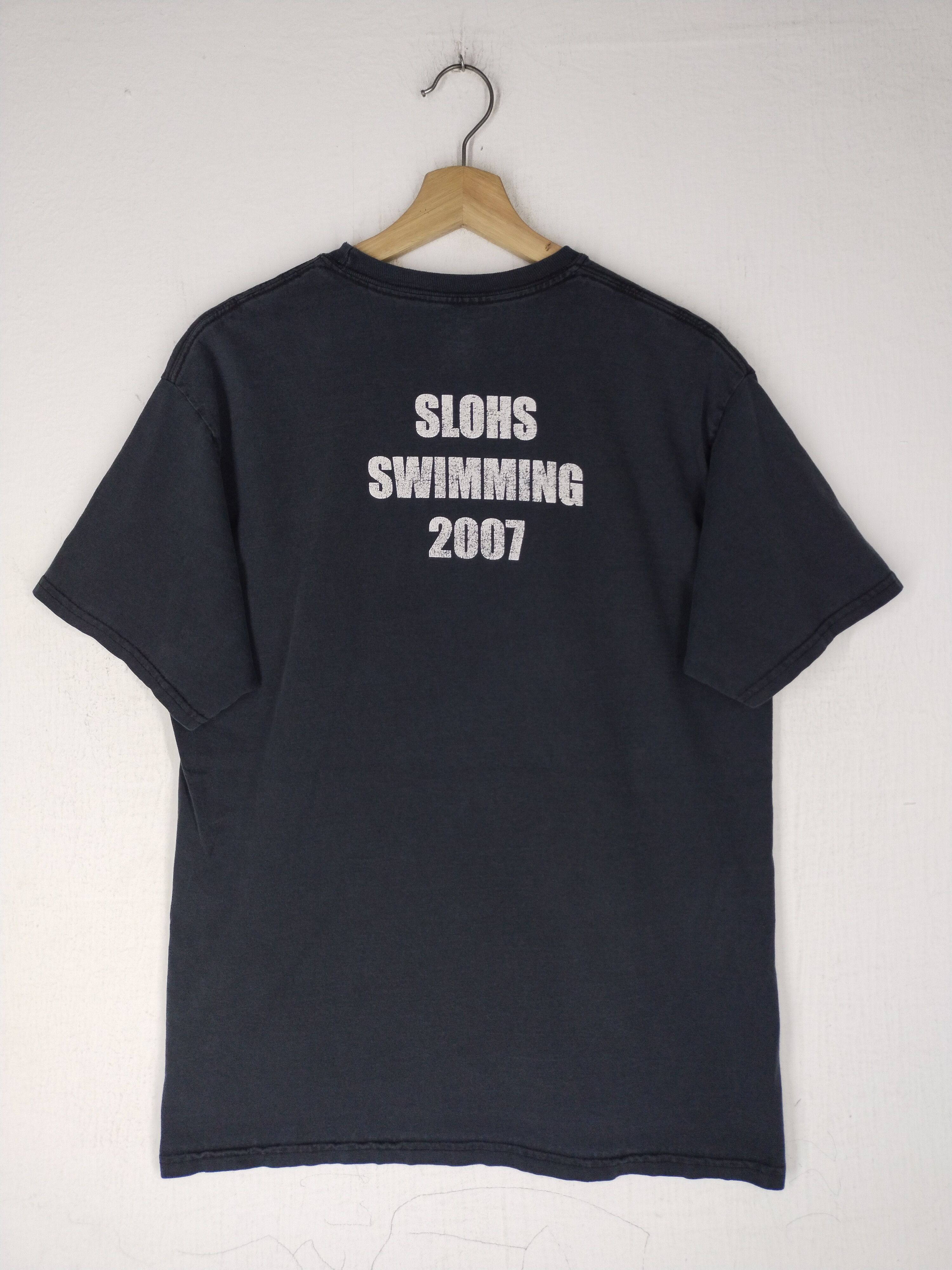 Vintage Vintage Boys Swim and Dive Faded Black Tee Size US S / EU 44-46 / 1 - 7 Thumbnail