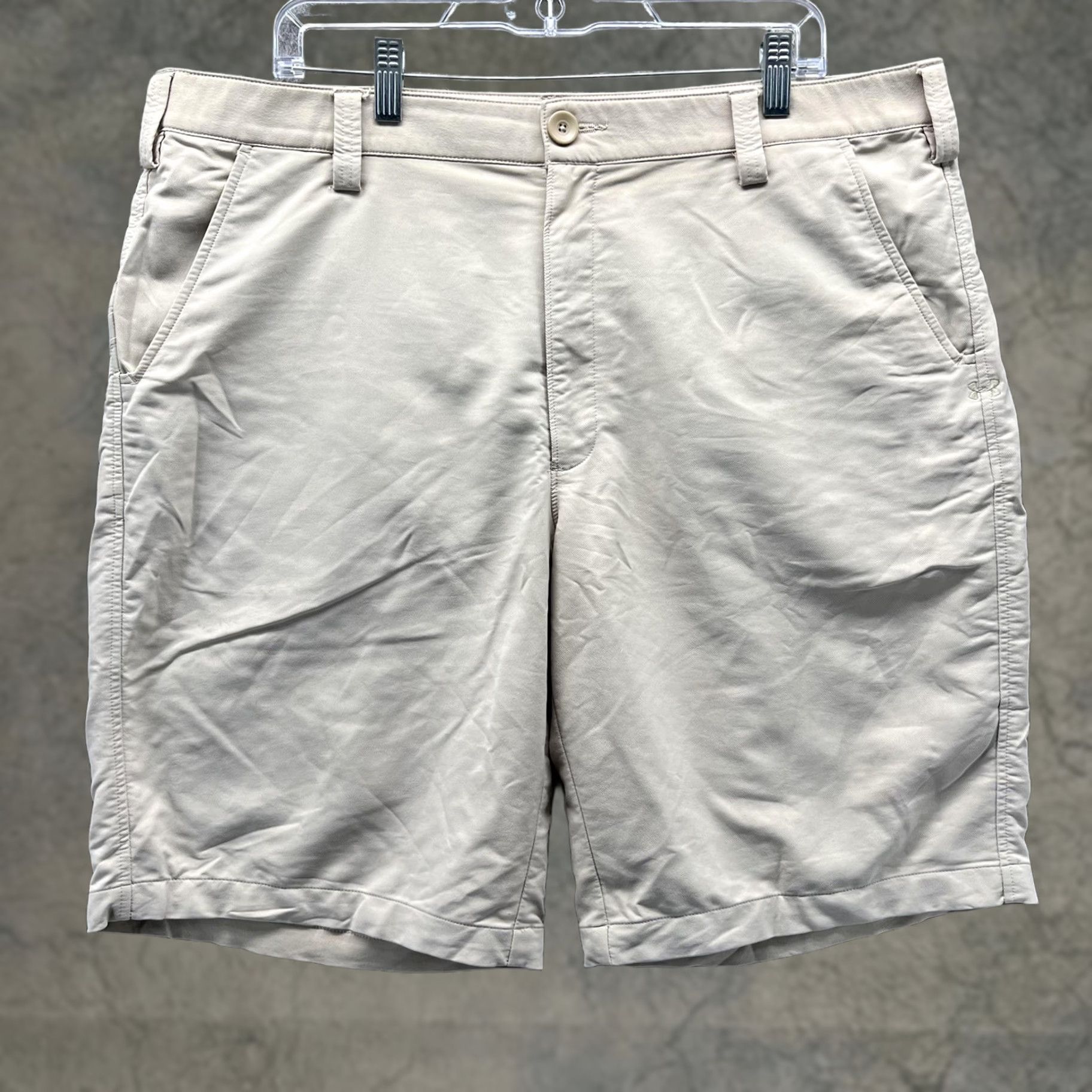 Under Armour Under Armour Shorts Mens 38 Khaki Golf Chino Lightweight Stretch Performance UA Waist 38 Inseam 10in Regular Pocketed Knit Twill Casual Athletic Mens Size US 38 / EU 54 - 1 Thumbnail