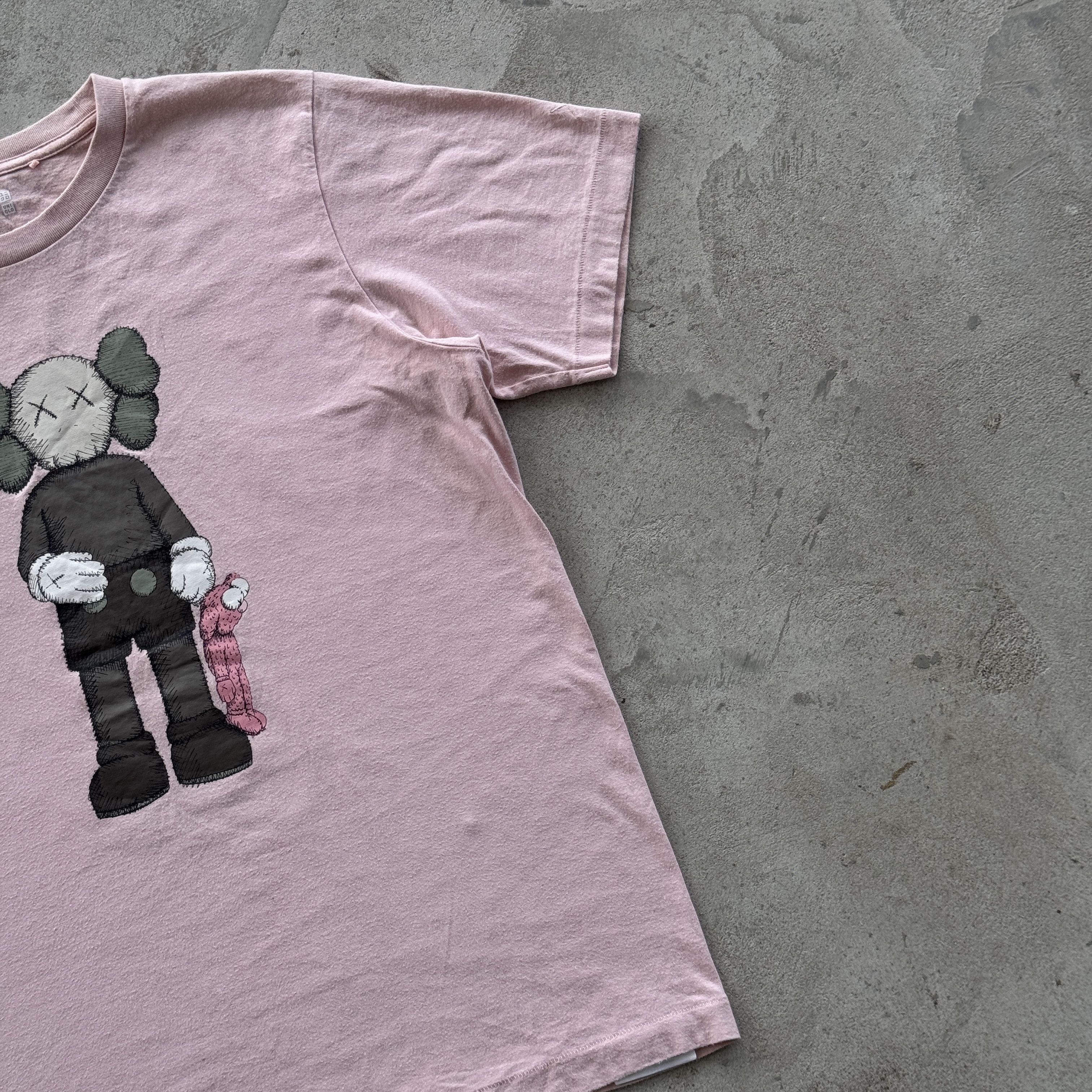 Uniqlo Uniqlo UT Kaws BFF Graphic Pink T-Shirt Medium Tee Size M Size US M / EU 48-50 / 2 - 2 Thumbnail