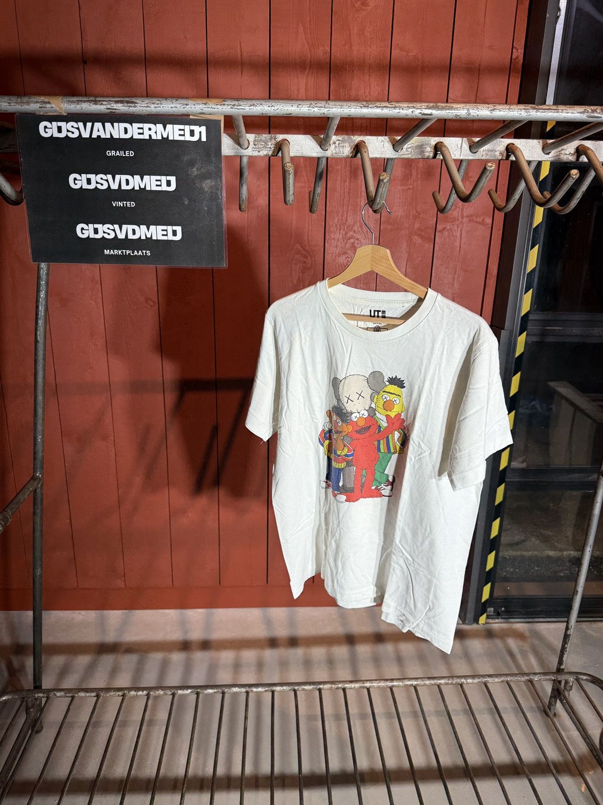 Kaws × Uniqlo Uniqlo x Kaws tee Size US M / EU 48-50 / 2 - 1 Thumbnail