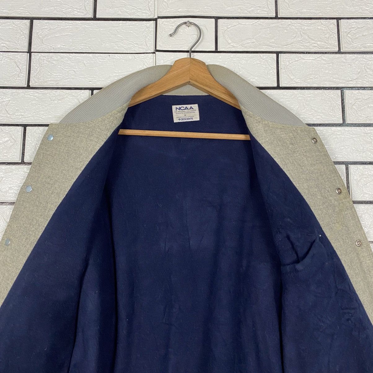 Japanese Brand Vintage Varsity Jacket Ncaa Descente Size US M / EU 48-50 / 2 - 15 Thumbnail