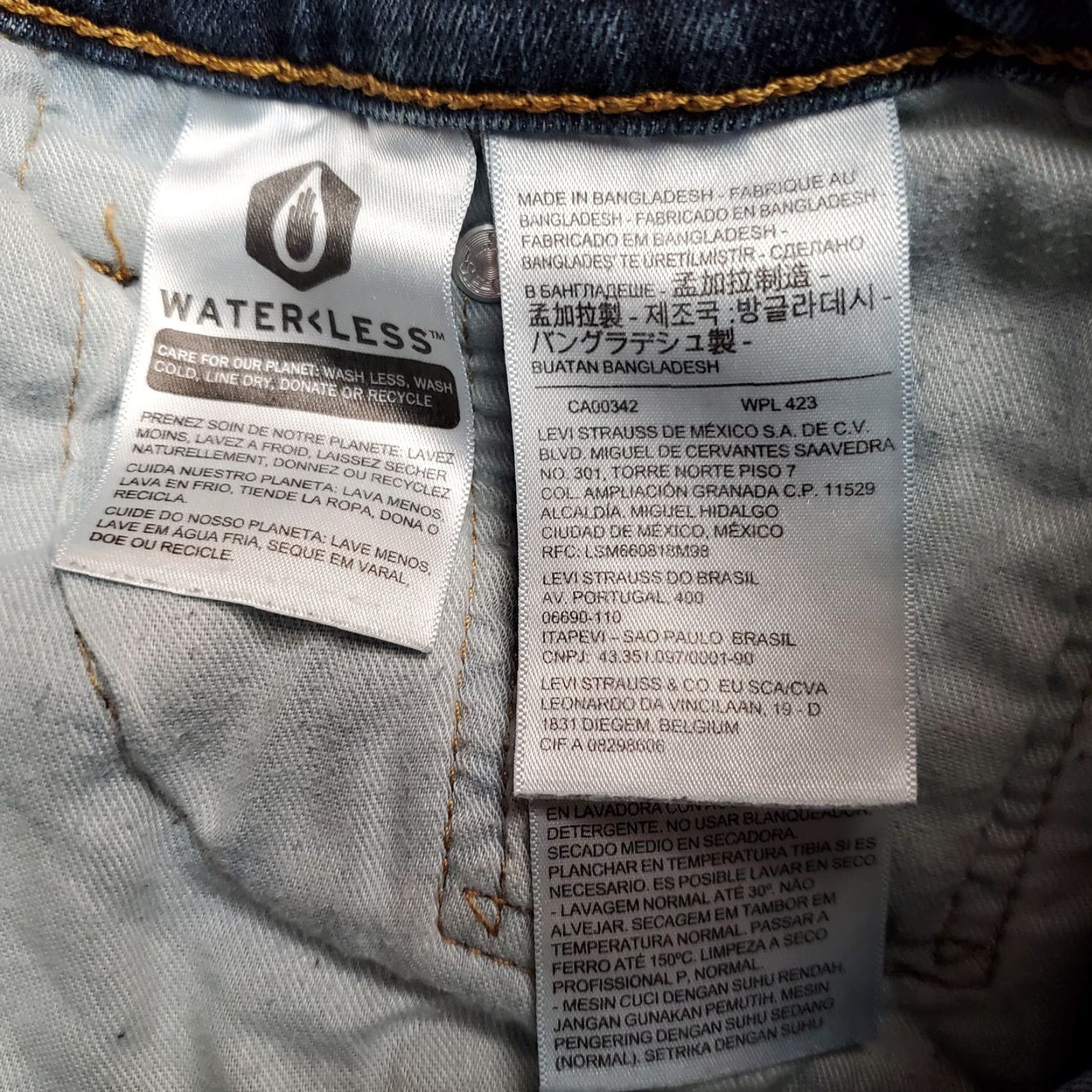 Denime Levis 511 Jeans Mens 33x30 Blue Denim Straight Leg Medium Wash Whiskered 5-Pocket Belt Loops Zip Closure Regular Inseam 29 Size US 33 - 4 Thumbnail