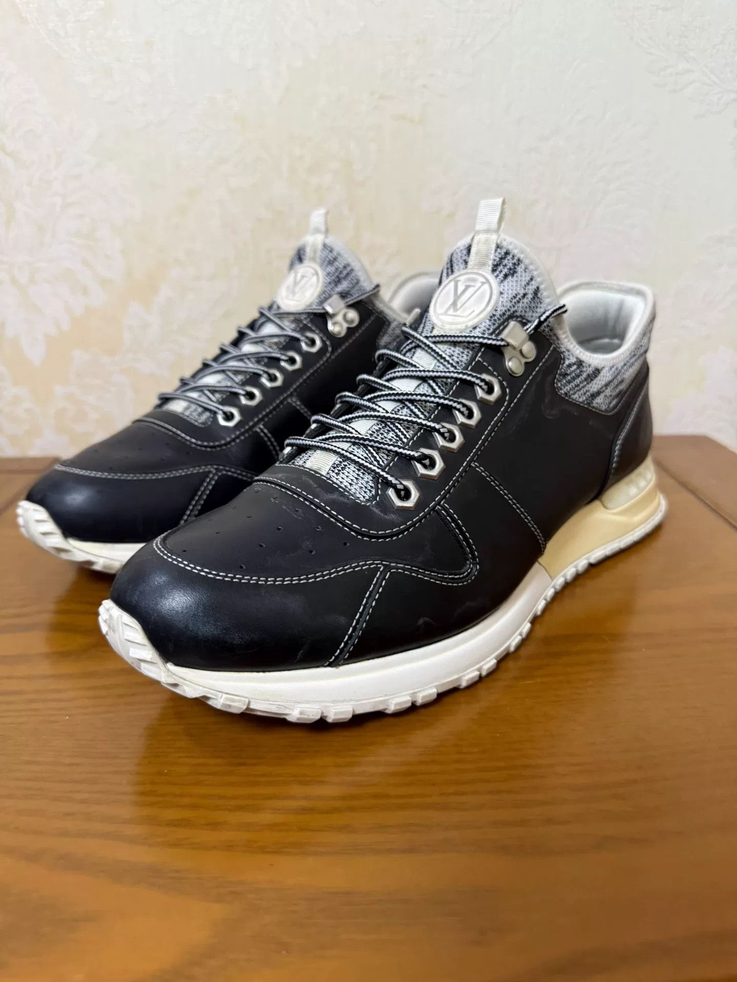 Louis Vuitton Louis Vuitton Running Multi Lowtop Sneakers 9 Men Size US 9 / EU 42 - 1 Thumbnail