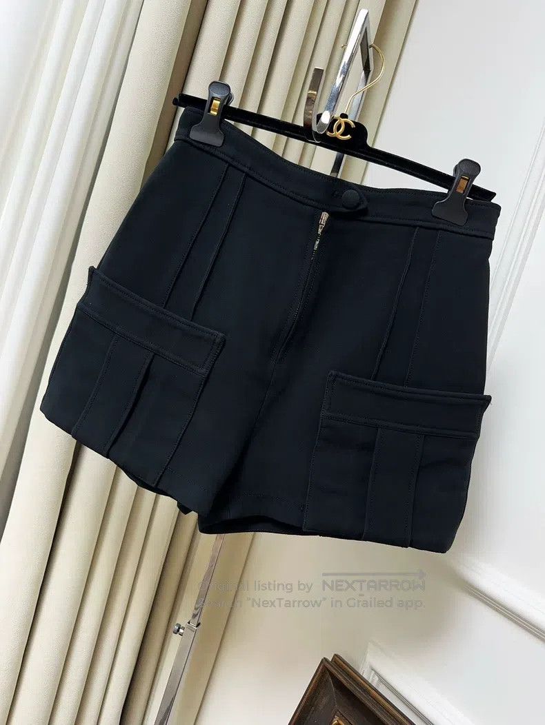 Louis Vuitton Louis Vuitton Black cargo shorts Size 37" - 1 Thumbnail