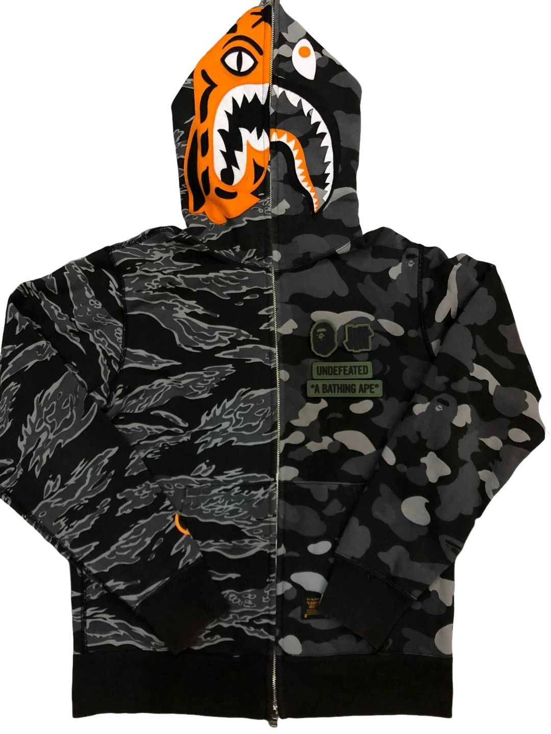 Bape Bape x Undefeated Camo Shark Hoodie Size M Size US M / EU 48-50 / 2 - 1 Thumbnail