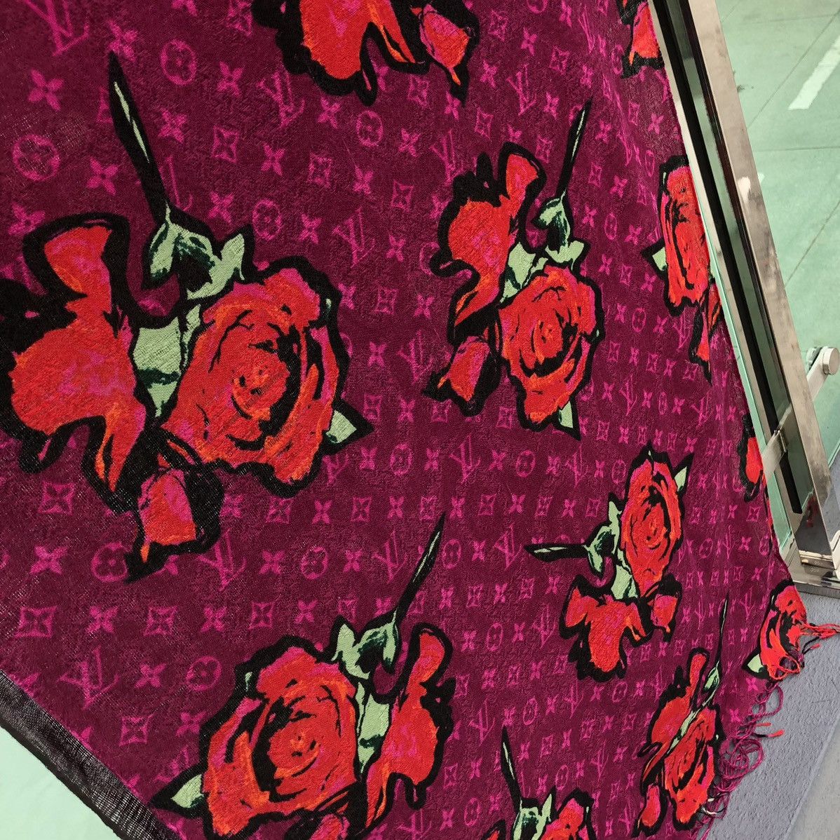 Louis Vuitton Louis Vuitton x Sprouse Wool Roses Graffiti Scarf Size ONE SIZE - 4 Thumbnail