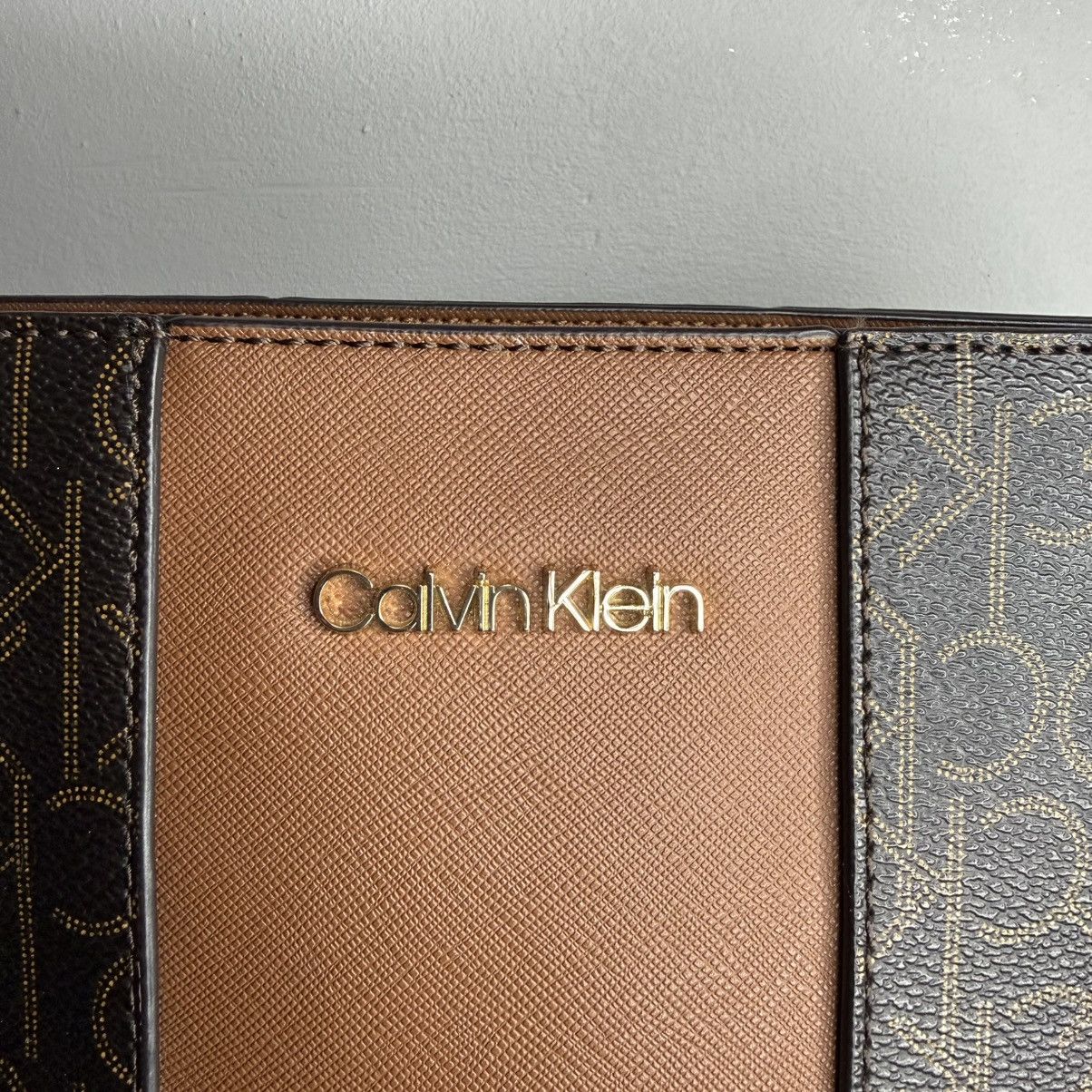 Calvin Klein Calvin Klein Brown Monogram Belt Bag with Tan Center Stripe Size ONE SIZE - 2 Thumbnail