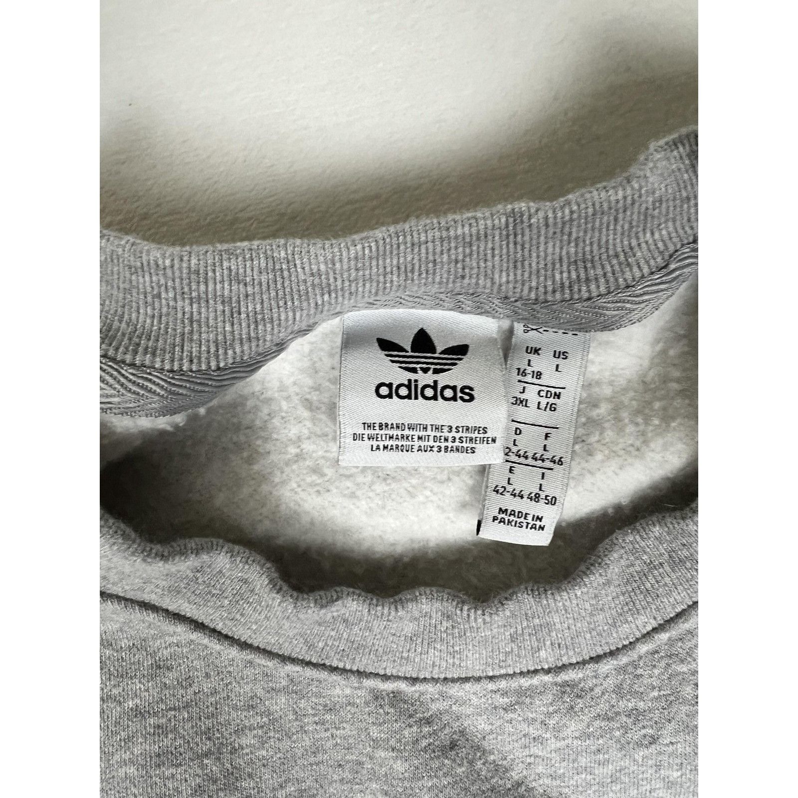 Adidas Adidas Sweatshirt Women's L Gray Trefoil Center Logo Cropped Size L / US 10 / IT 46 - 3 Thumbnail
