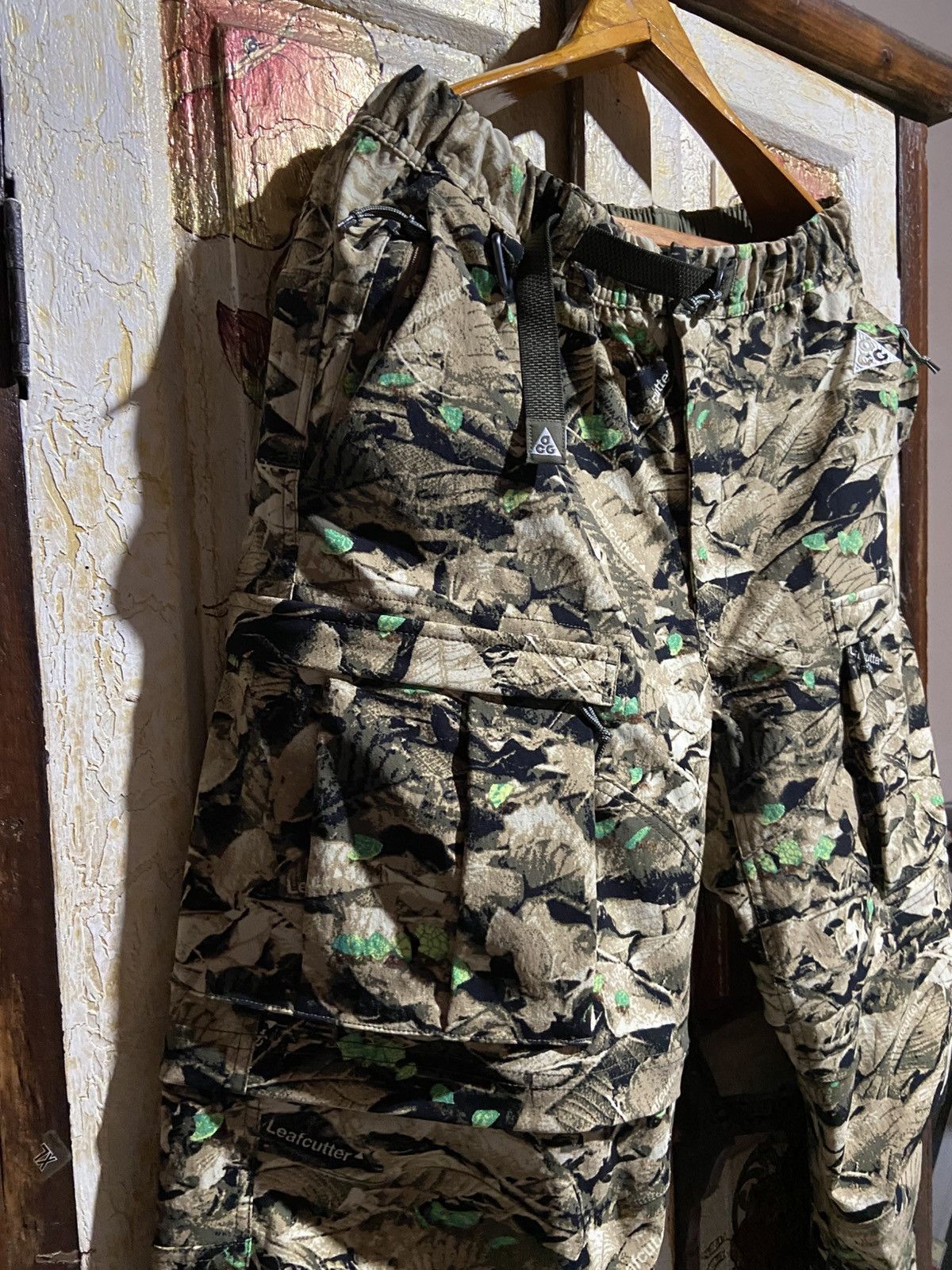 Nike ACG Nike ACG "Smith Summit" Water-Repellent UV Cargo Pants L Size US 30 / EU 46 - 13 Thumbnail