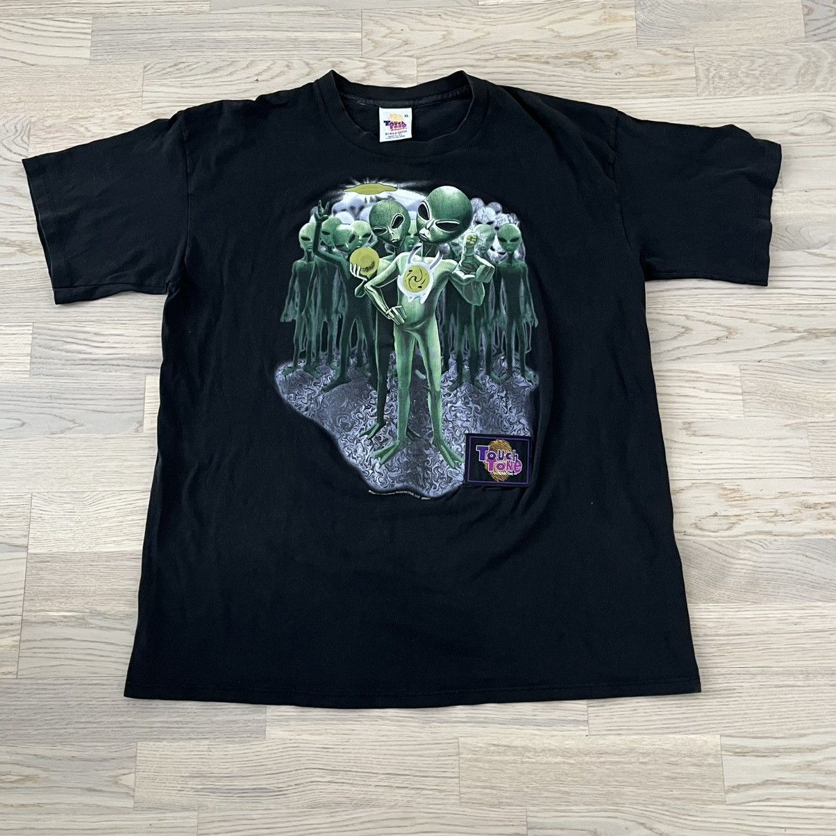 Vintage Vintage 1997 Touch Tone Alien Graphic T-Shirt by Wild Oats Size US XL / EU 56 / 4 - 1 Thumbnail