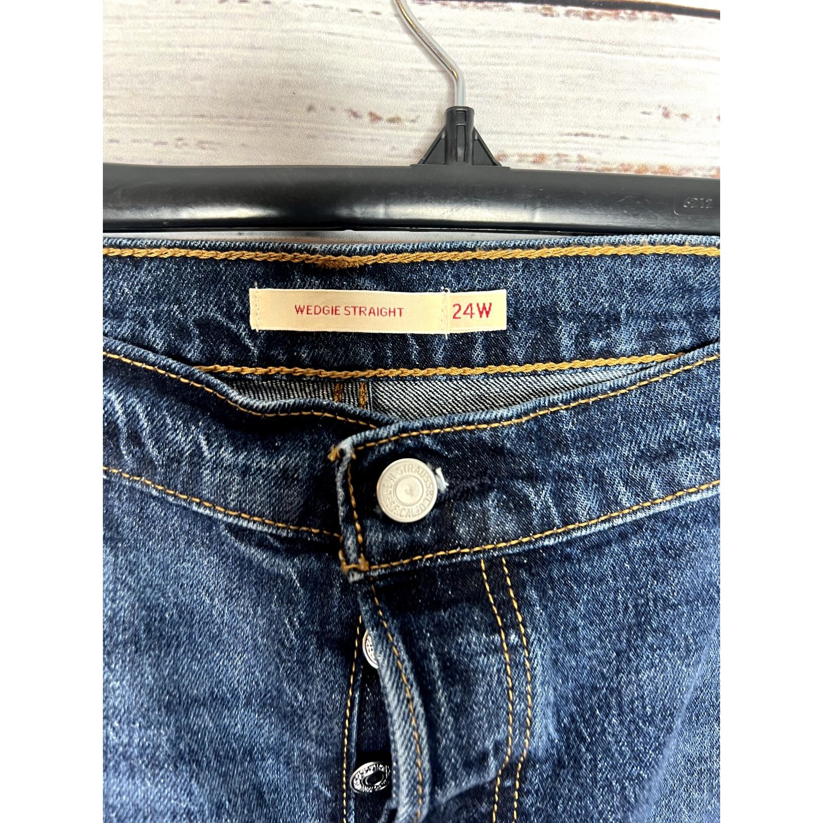 Levi's Levis Premium Wedgie Straight Button Fly Raw Hem Jeans NWT Size 39" - 4 Thumbnail