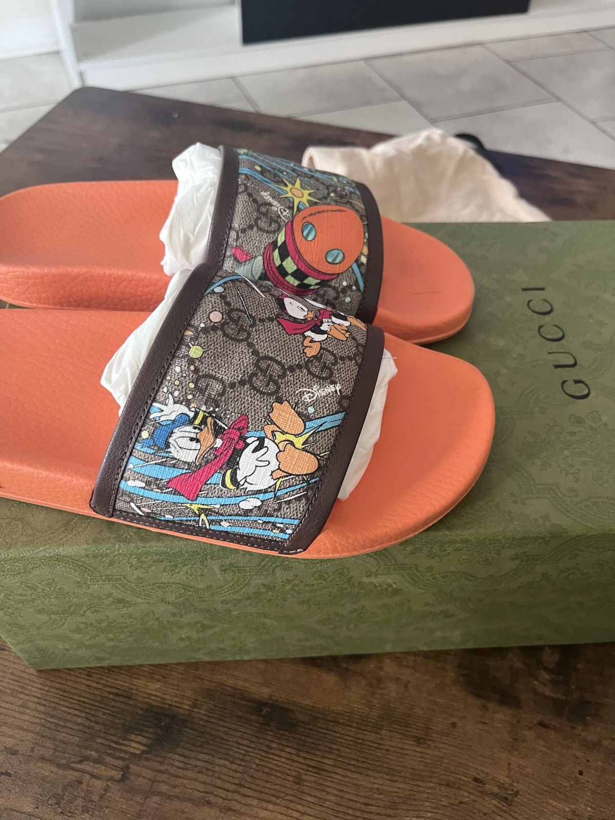 Gucci Gucci x Disney Donald Duck Leather Slides Orange Size 6 Size US 6 / IT 36 - 9 Thumbnail