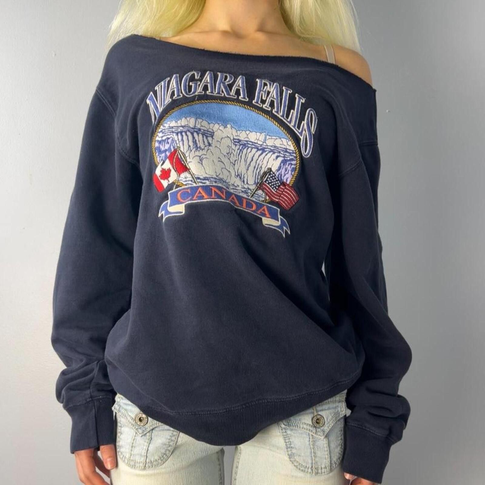 Other Brandy Melville embroidered graphic crewneck Size ONE SIZE - 8 Thumbnail