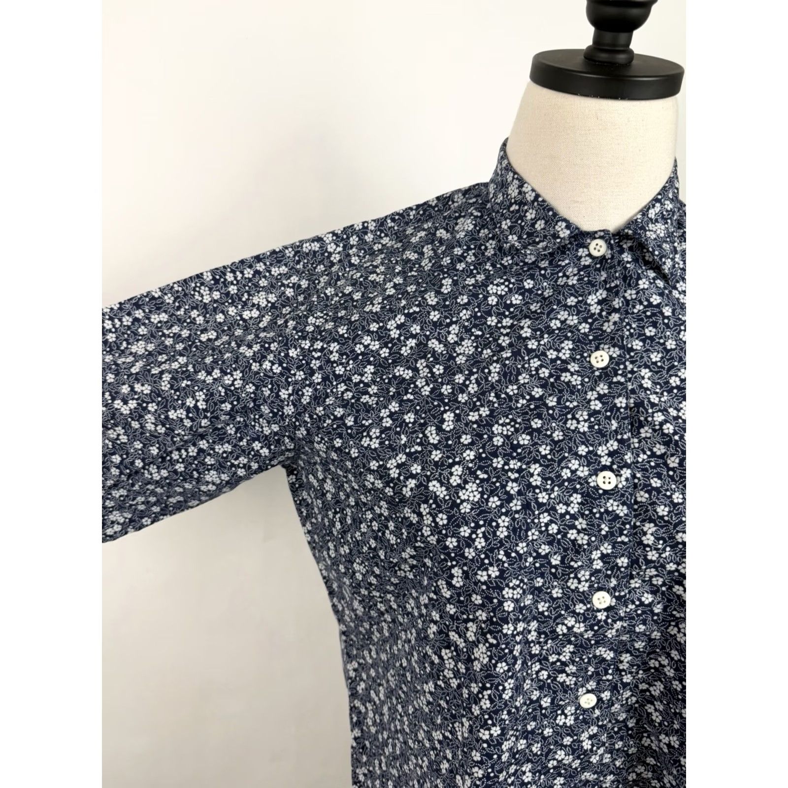 Vintage VINTAGE Woolrich Womens Small Blue Floral Button-Up Shirt Size S / US 4 / IT 40 - 5 Thumbnail
