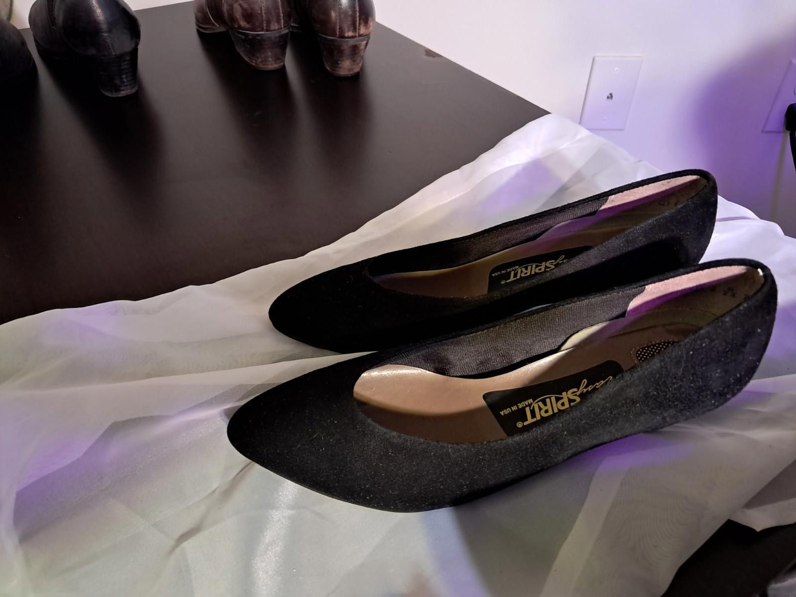 Other Easy Spirit Womens Heels Size 6B Black Suede Low Heel Size US 6 / IT 36 - 4 Thumbnail