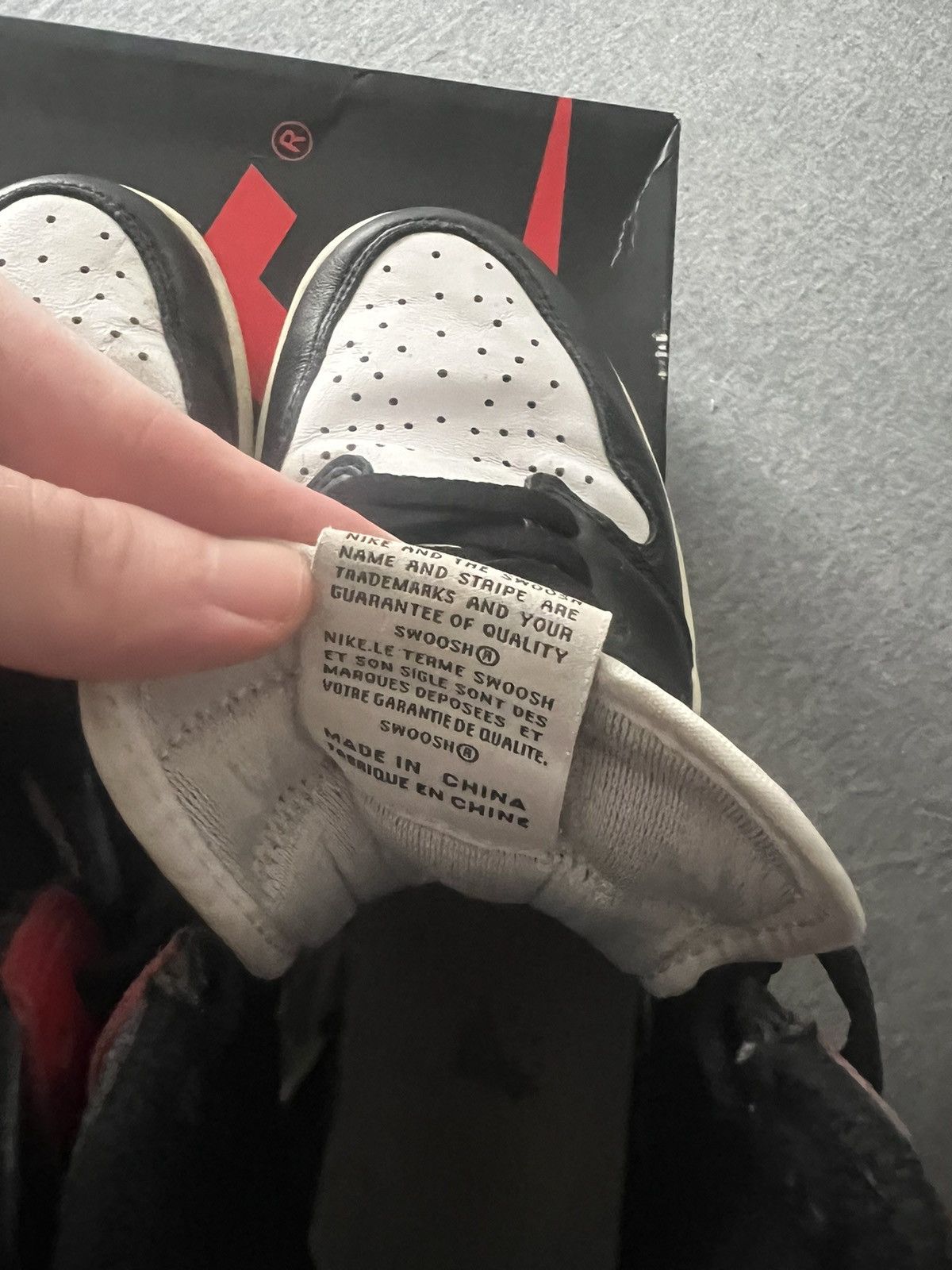 Jordan Brand × Nike Jordan 1 High Black Toe (2016) Size US 10.5 / EU 43-44 - 11 Thumbnail