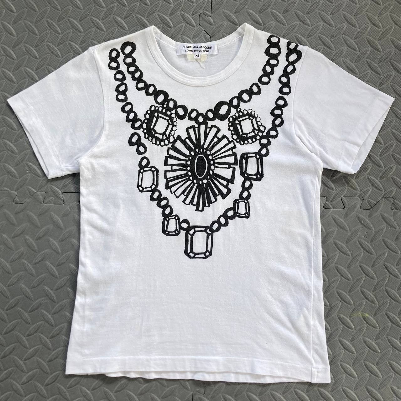 Comme des Garcons Jewel Necklace Print Tee Size XS / US 0-2 / IT 36-38 - 5 Thumbnail