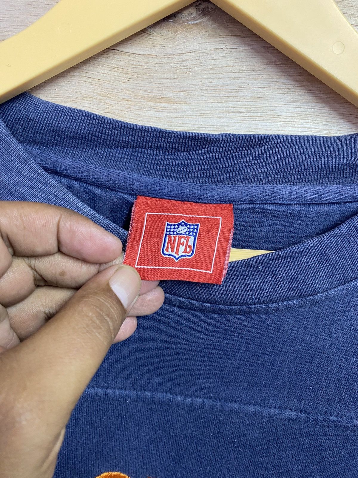 NFL vintage NFL Denver Broncos embroidered crewneck sweatshirt Size US XL / EU 56 / 4 - 2 Thumbnail