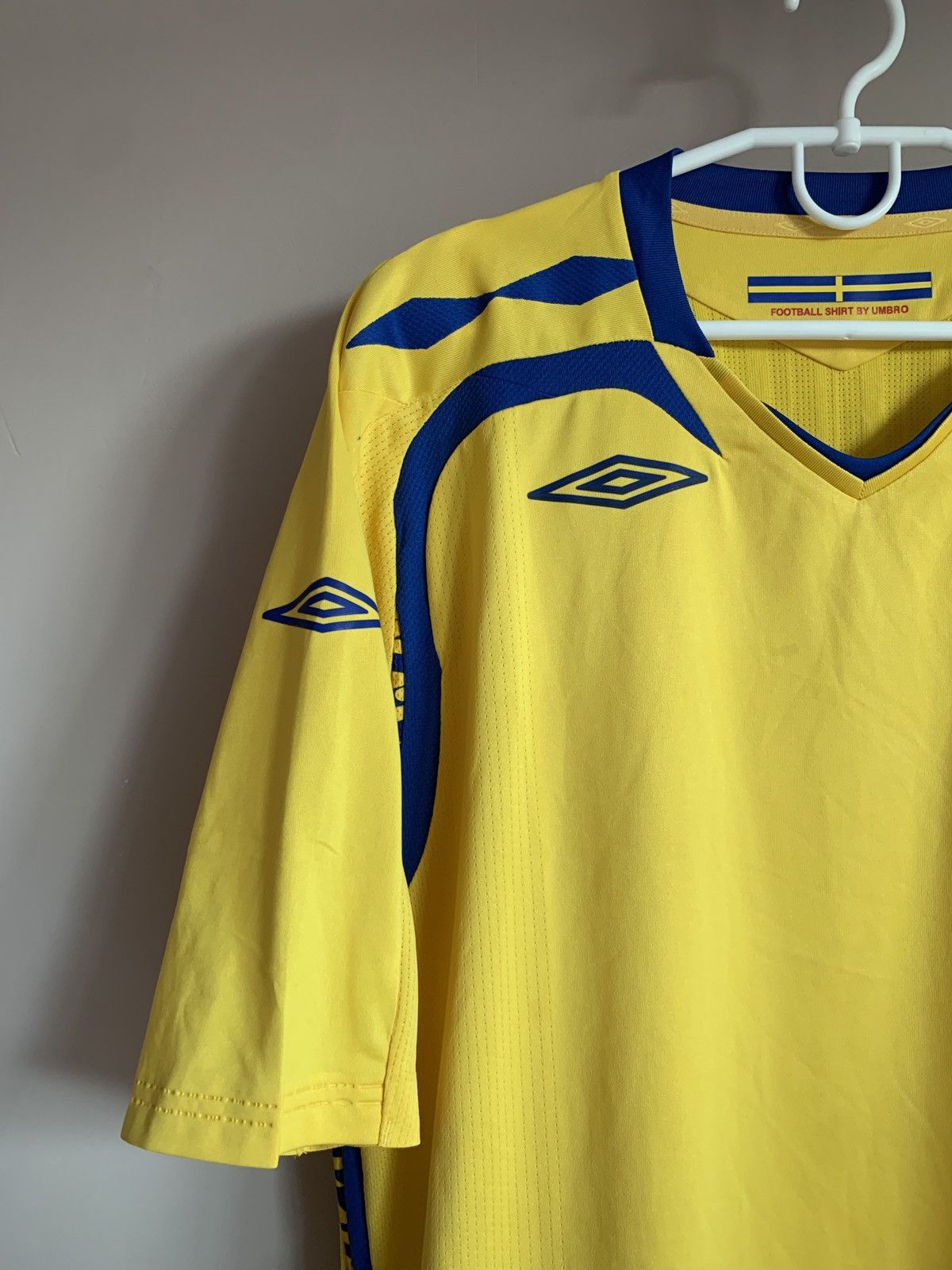 Umbro Sweden 2007 Home Football Shirt Umbro Soccer Jersey Vintage Size US XL / EU 56 / 4 - 3 Thumbnail