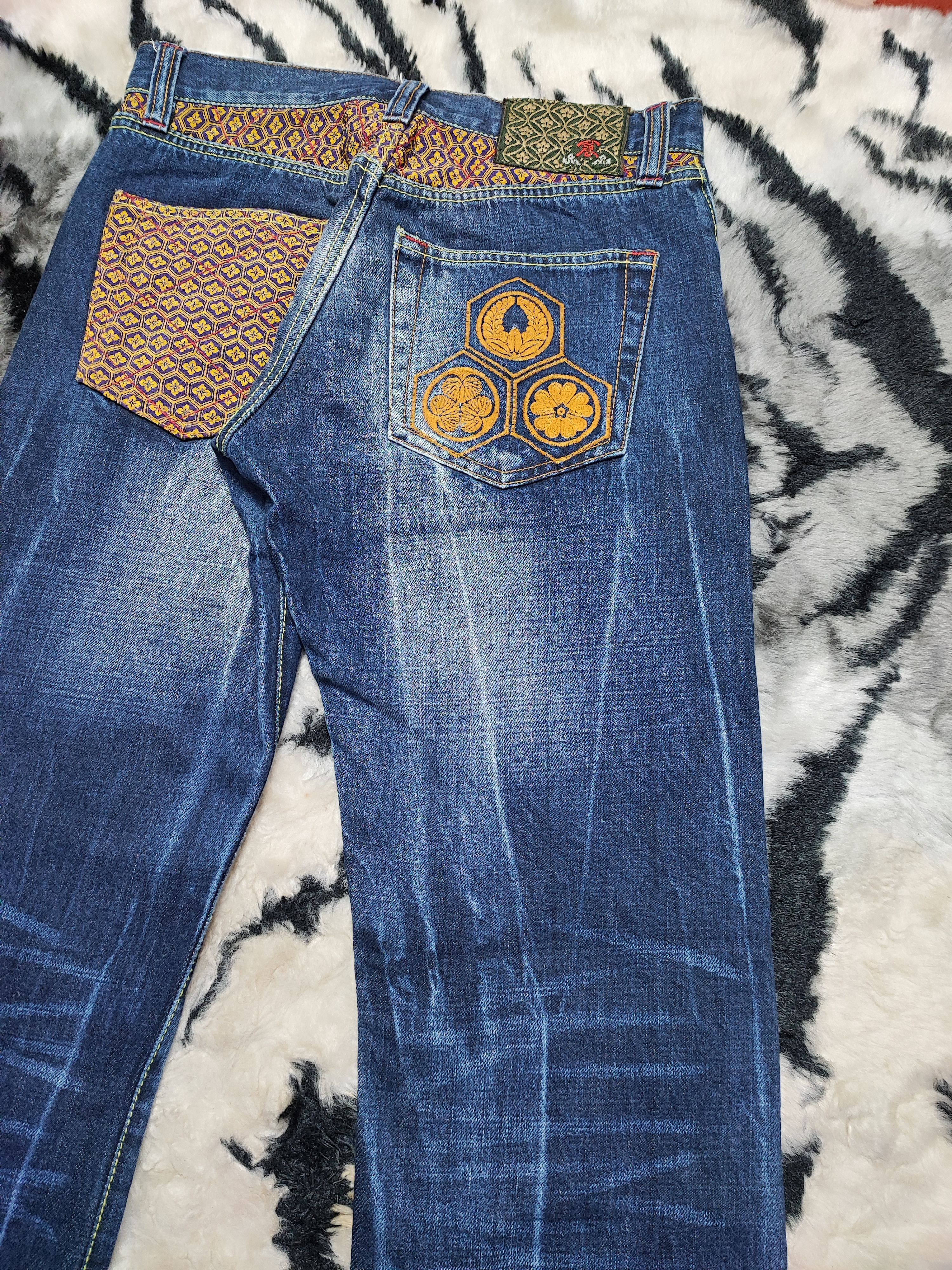 KURA DENIM JEANS EMBROIDERY DESIGN