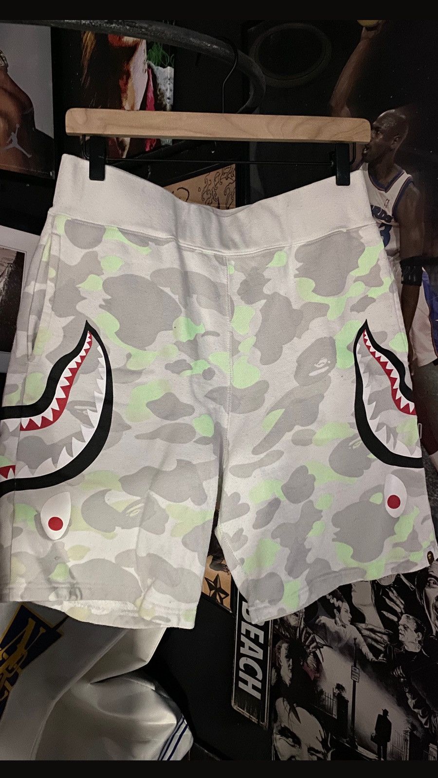 Bape A Bathing Ape White Camo Bape Glow Camo Sweat Shorts Medium Size US 29 - 3 Thumbnail
