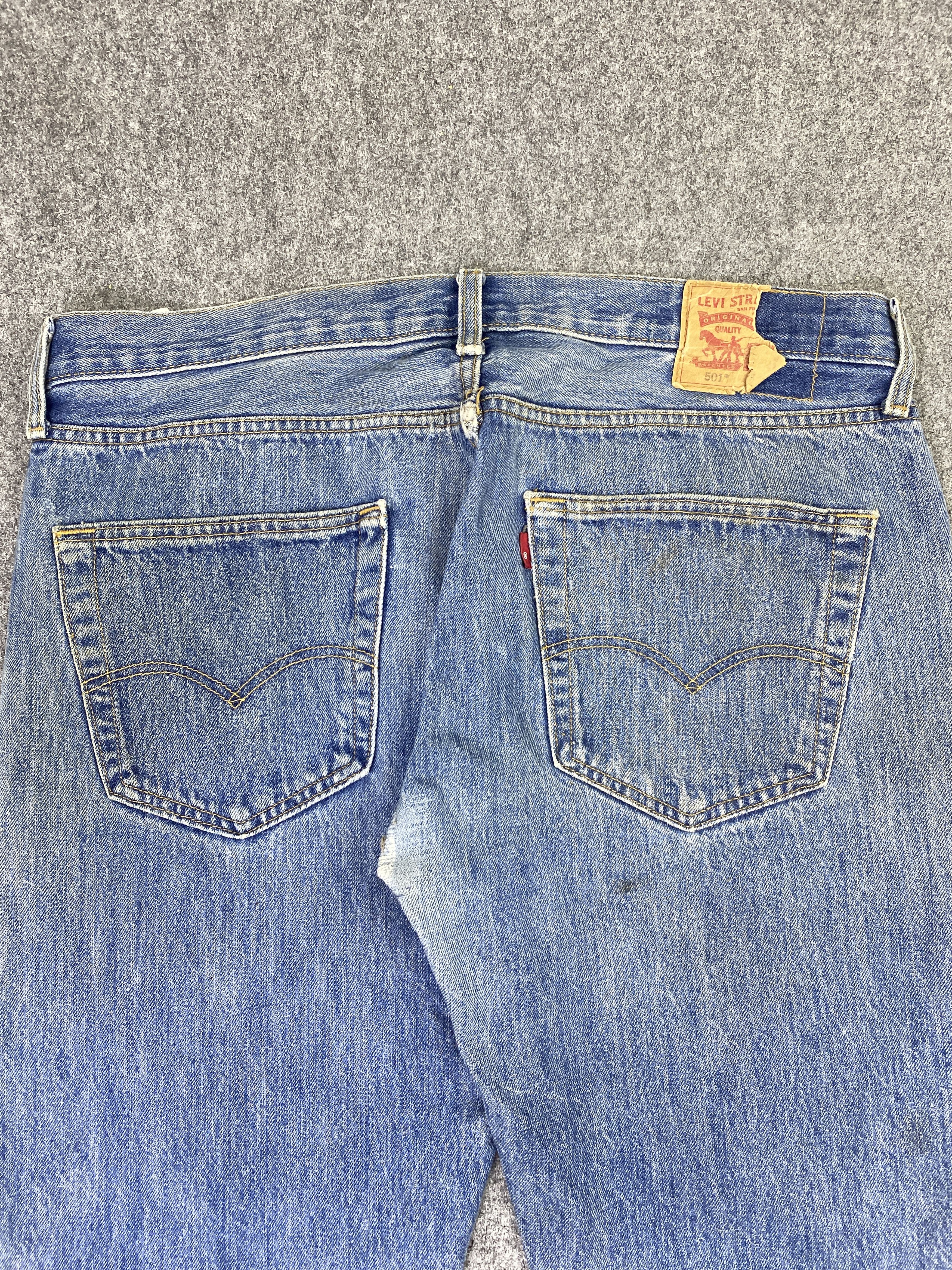 Levi's Vintage Levis 501 Button Fly Faded Blue Jeans DP2854 Size US 37 - 4 Thumbnail
