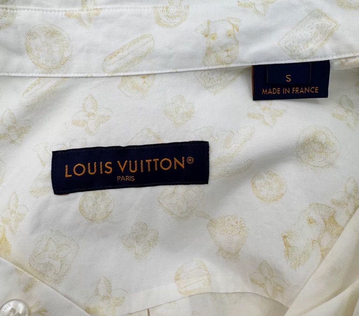 Louis Vuitton Louis Vuitton Off white full printed chest embroidered shirt Size US S / EU 44-46 / 1 - 6 Thumbnail