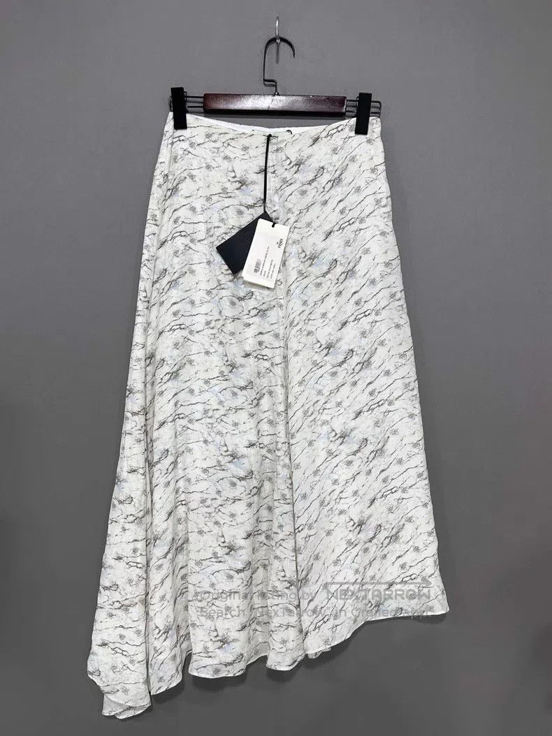 Fendi Fendi Silk Floral Skirt Size 26" / US 2 / IT 38 - 1 Thumbnail