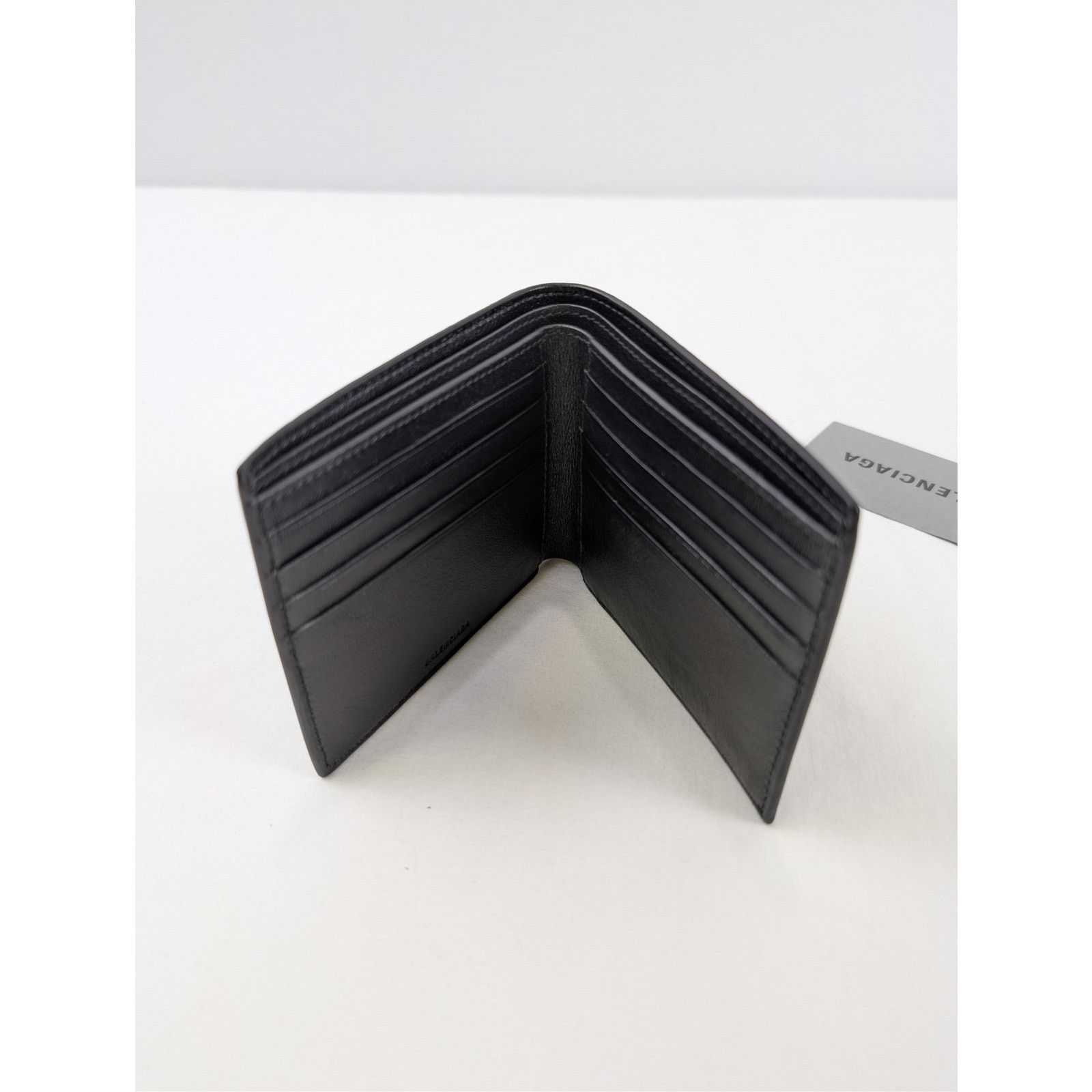 Balenciaga o1rshd1 Size: OS / Men's Cash Squared Folded Wallet in Black Size ONE SIZE - 9 Thumbnail