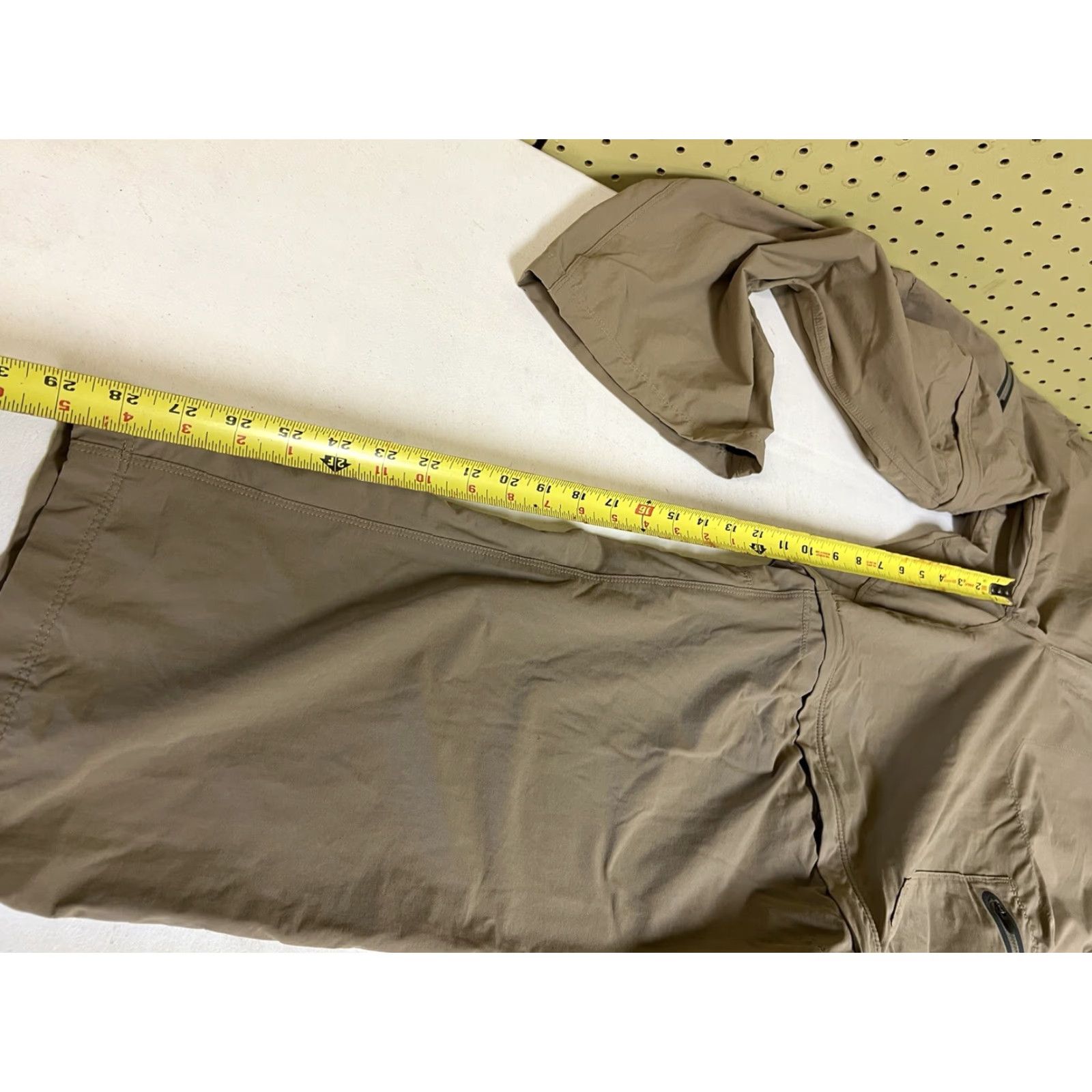 Vintage LL Bean Convertible Cargo Pants Mens 38x30 Khaki Stretch Outdoors Regular Inseam 30 Beige Cargo Pants Outdoor Mens 38x30 Size US 38 / EU 54 - 7 Thumbnail