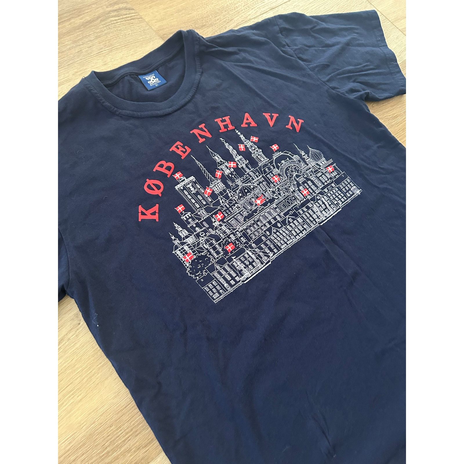 COPENHAGEN STUDIOS MONOGRAM DANMARK | T-SHIRT Size US XL / EU 56 / 4 - 3 Thumbnail